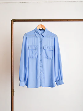 Blusa celeste traslucida
