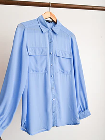 Blusa celeste traslucida