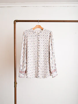 Blusa blanca flores pasteles