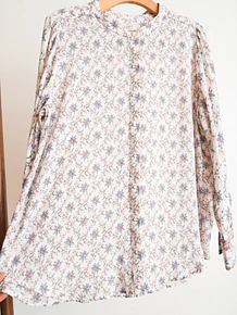 Blusa blanca flores pasteles