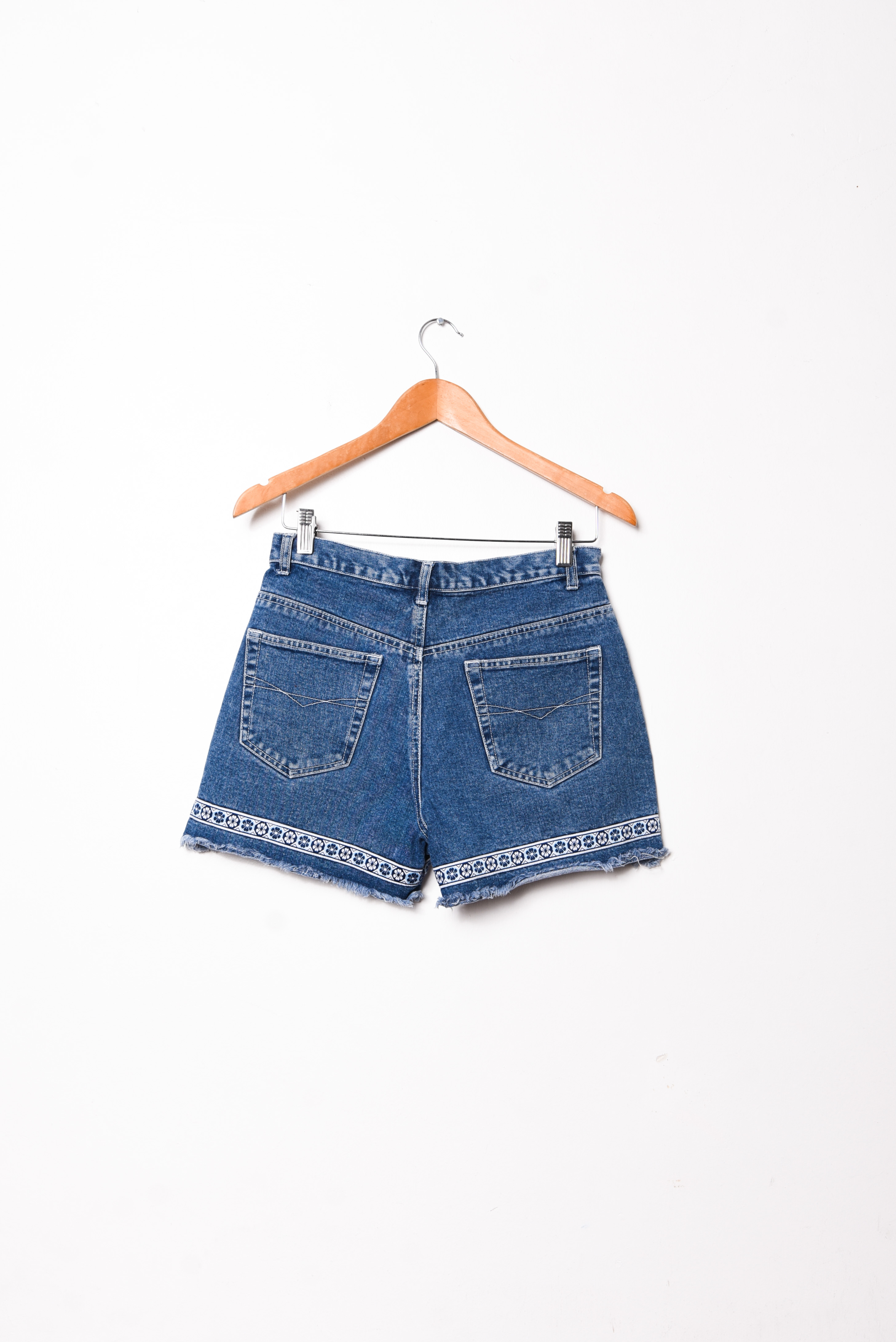 Short denim tiro alto 90s