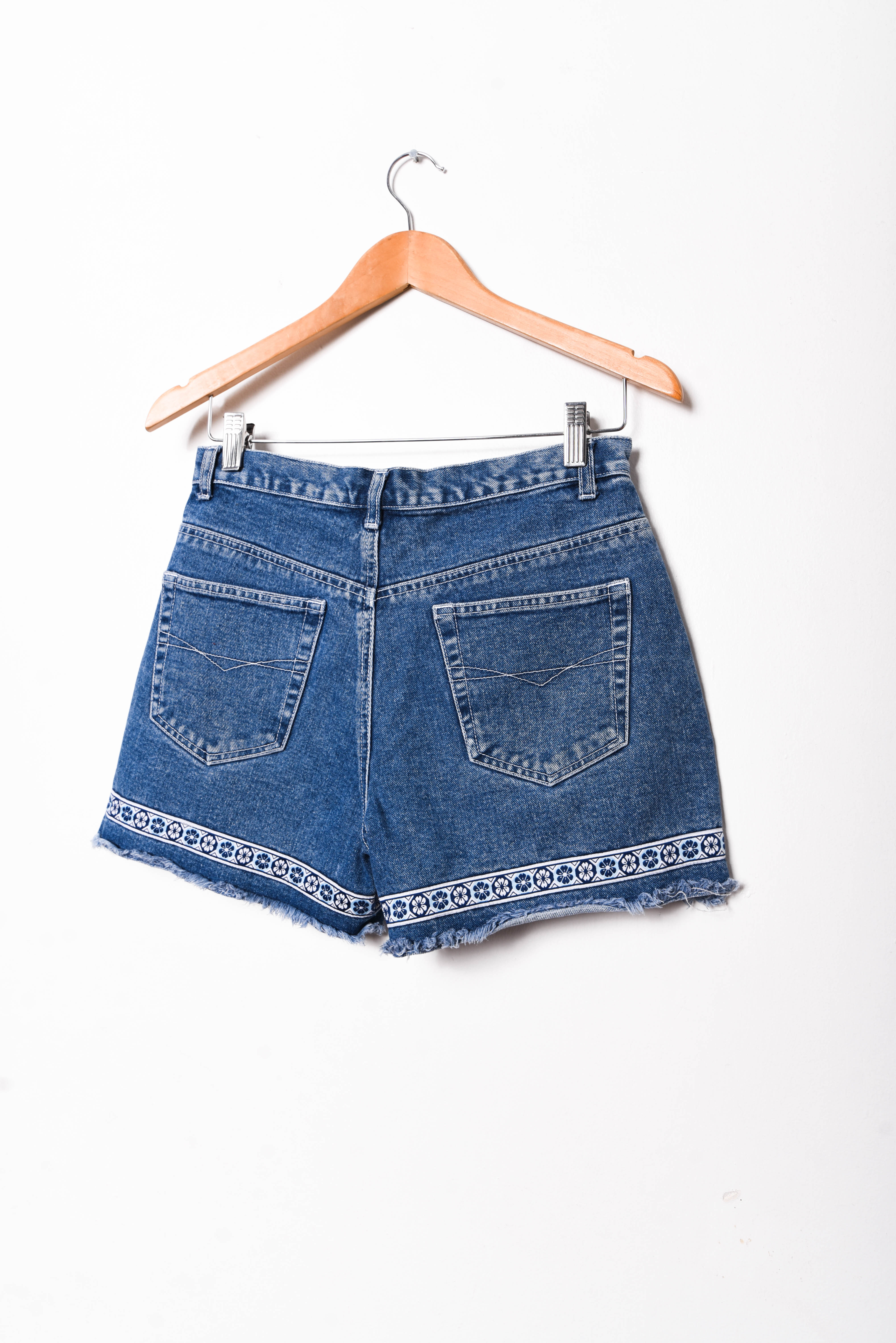 Short denim tiro alto 90s