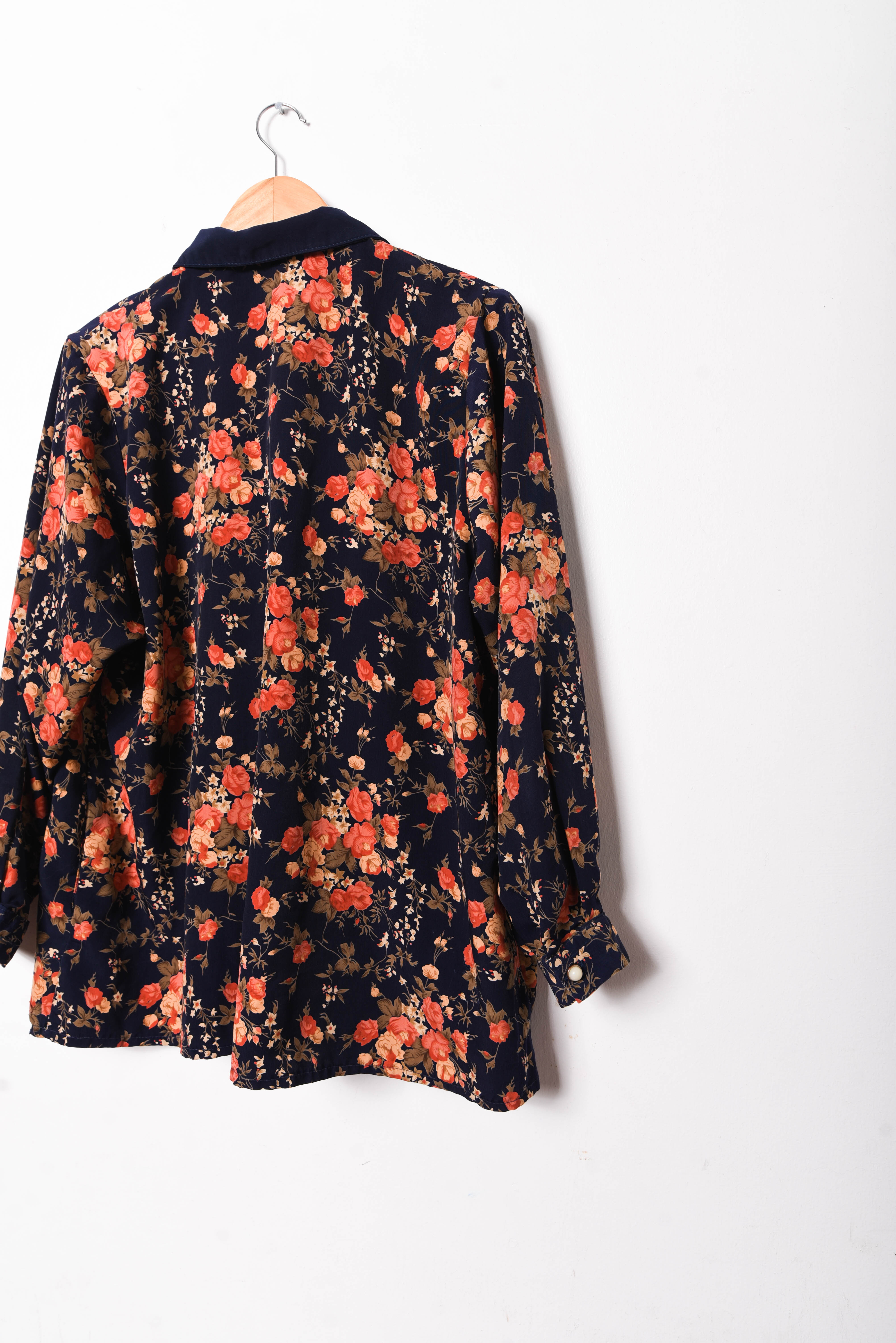 Blusa azul floral vintage