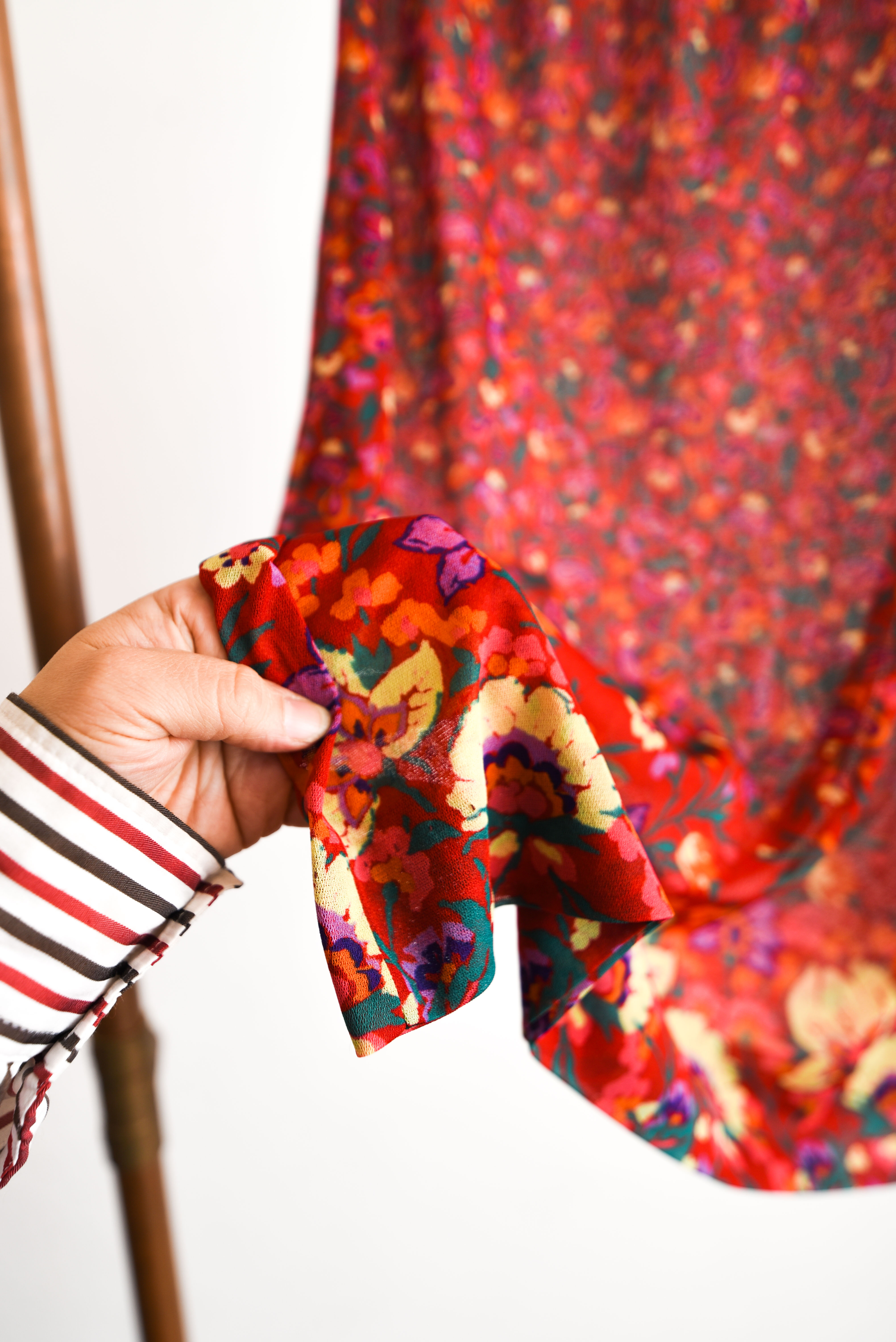 Falda vintage roja floral