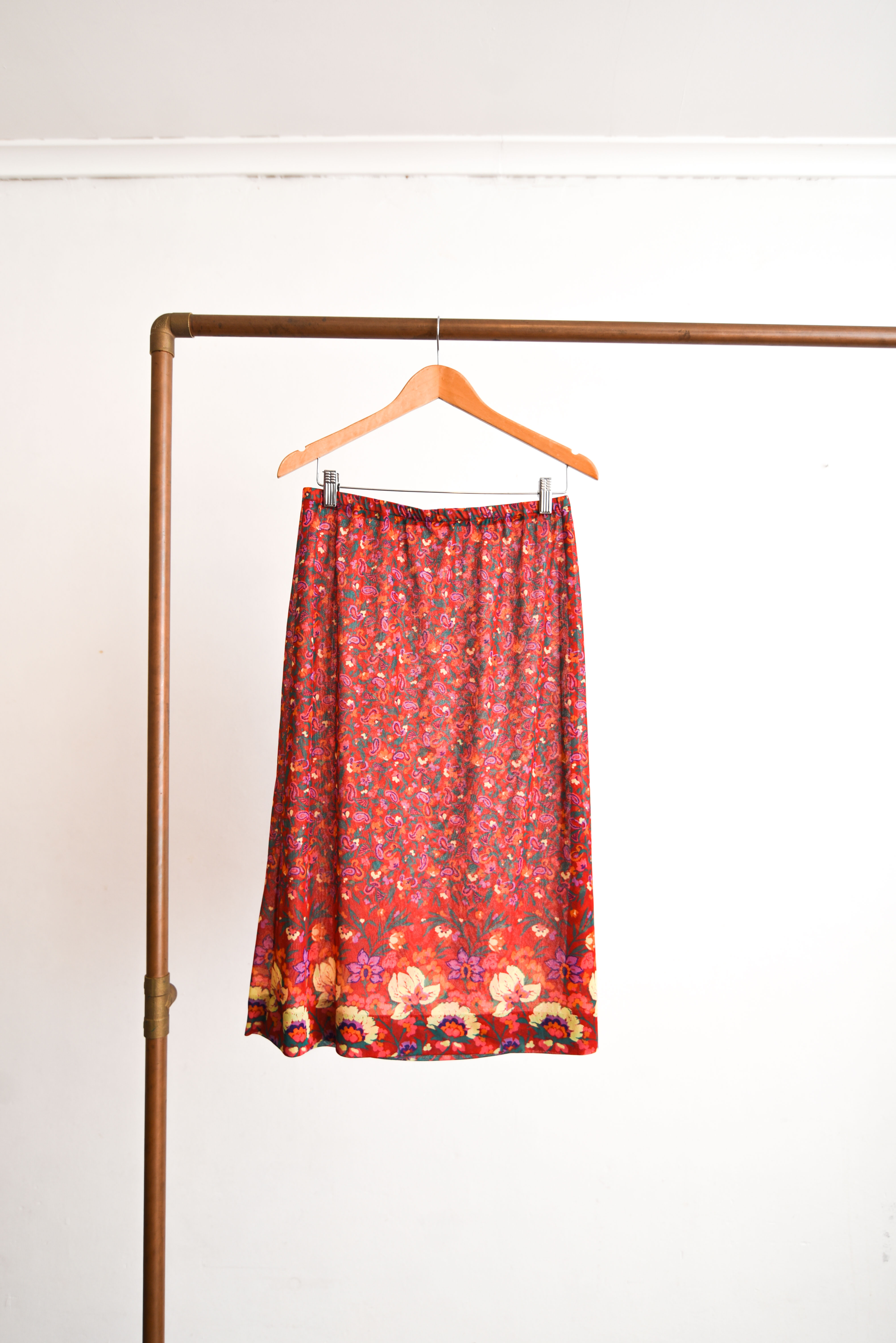 Falda vintage roja floral