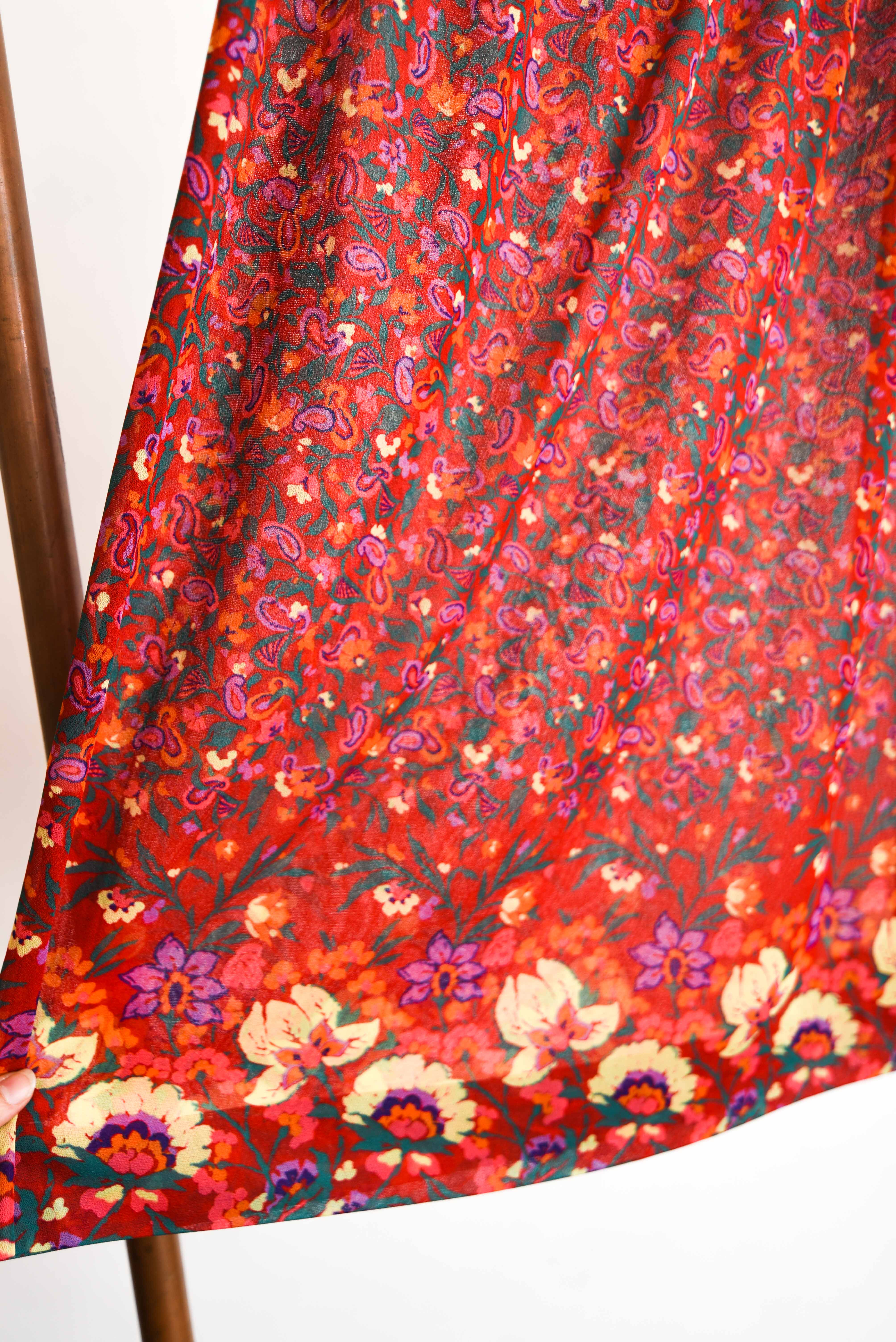 Falda vintage roja floral