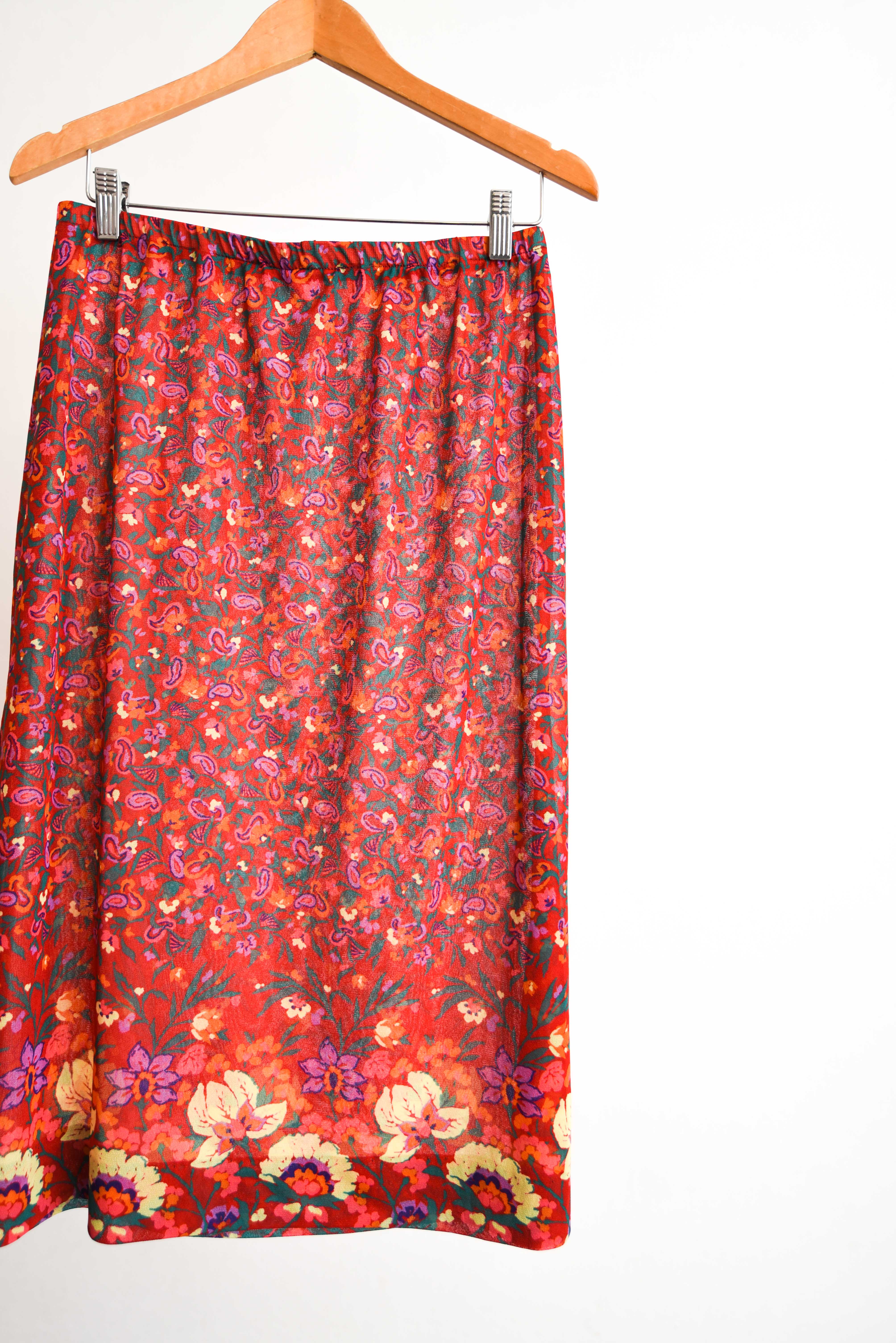 Falda vintage roja floral