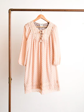Vestido boho vaporoso nude