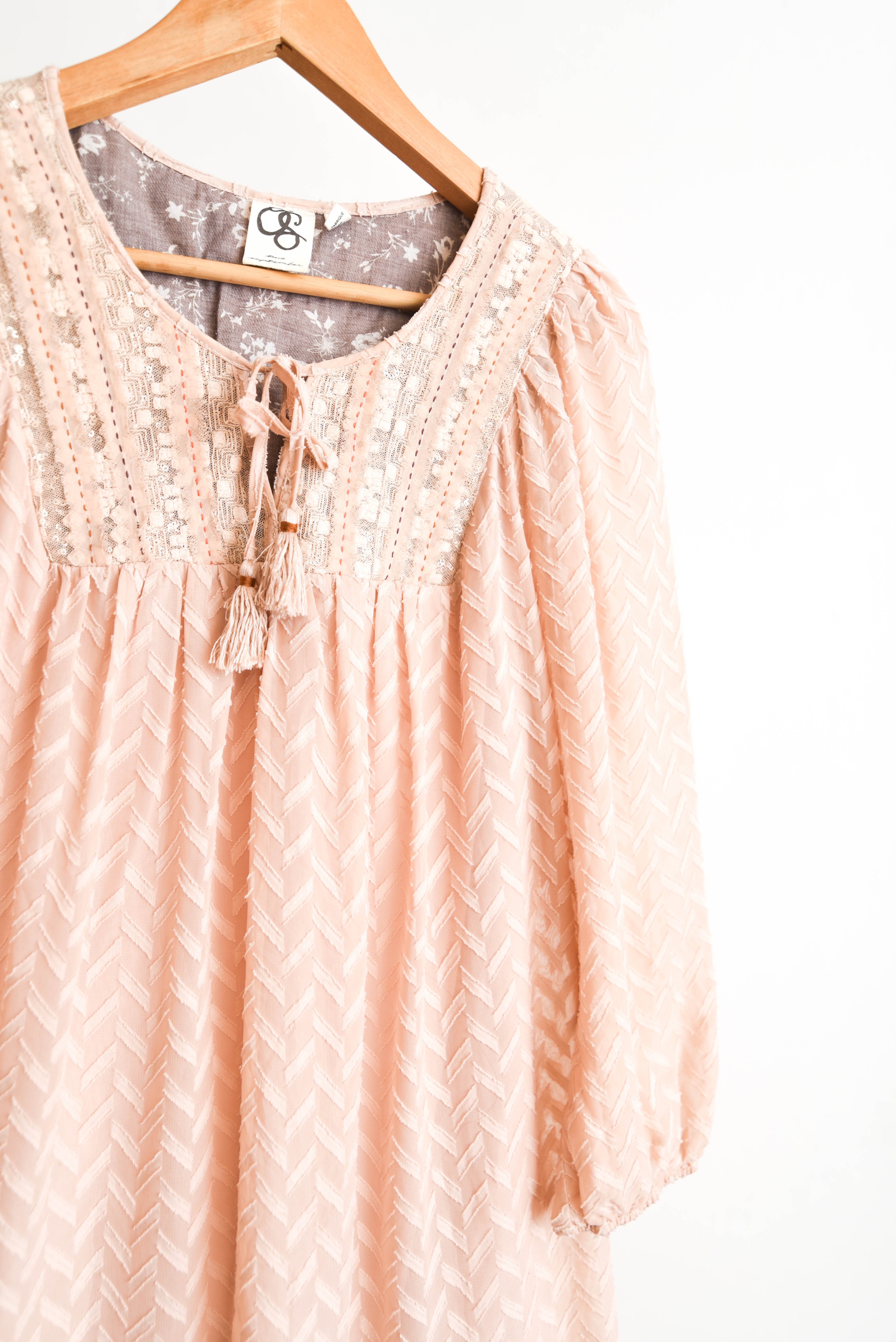 Vestido boho vaporoso nude