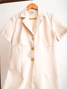 Mini vestido marfil botones 90s