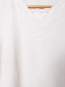 Blusa blanca bordada vaporosa
