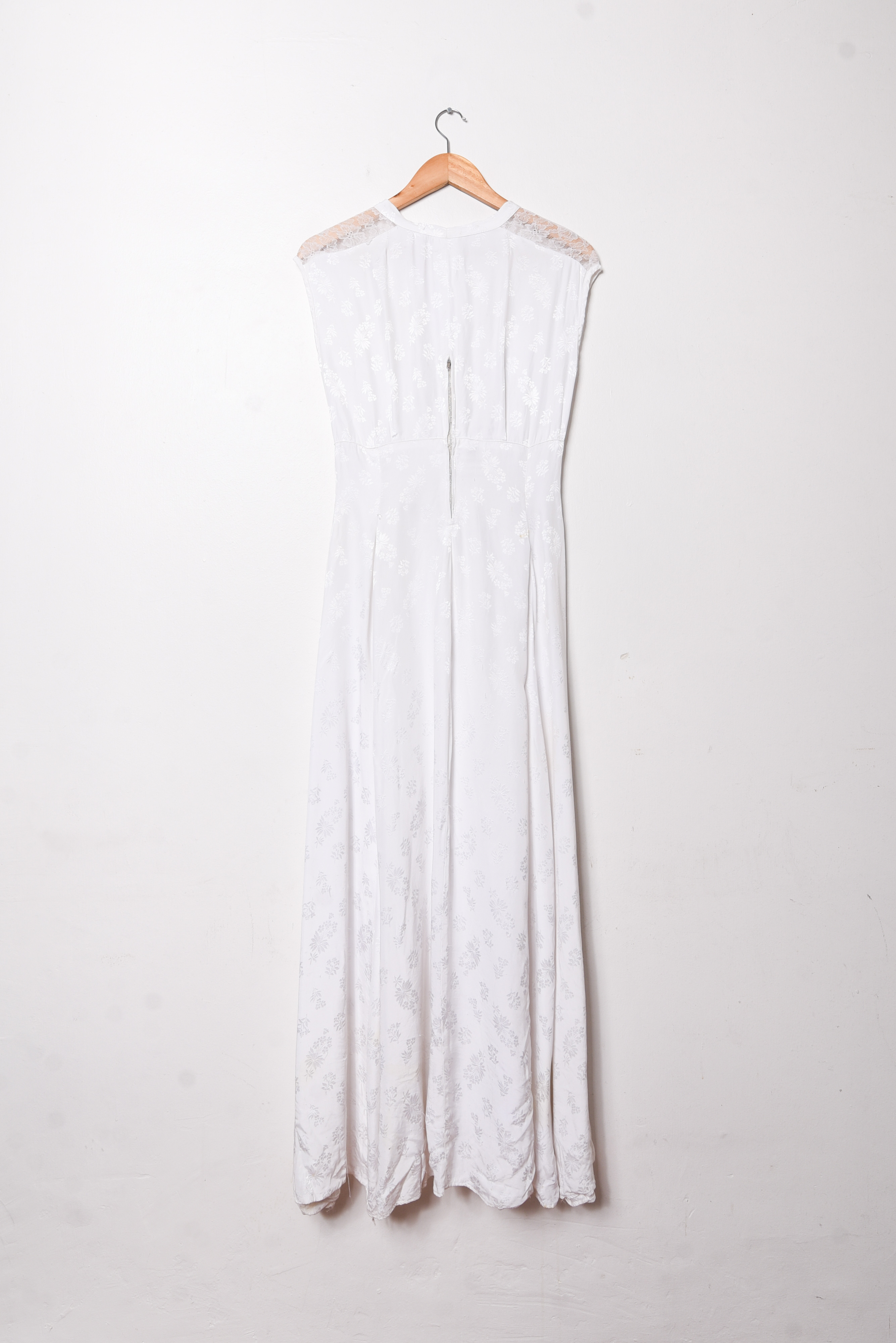 Maxi vestido blanco brocato 70s