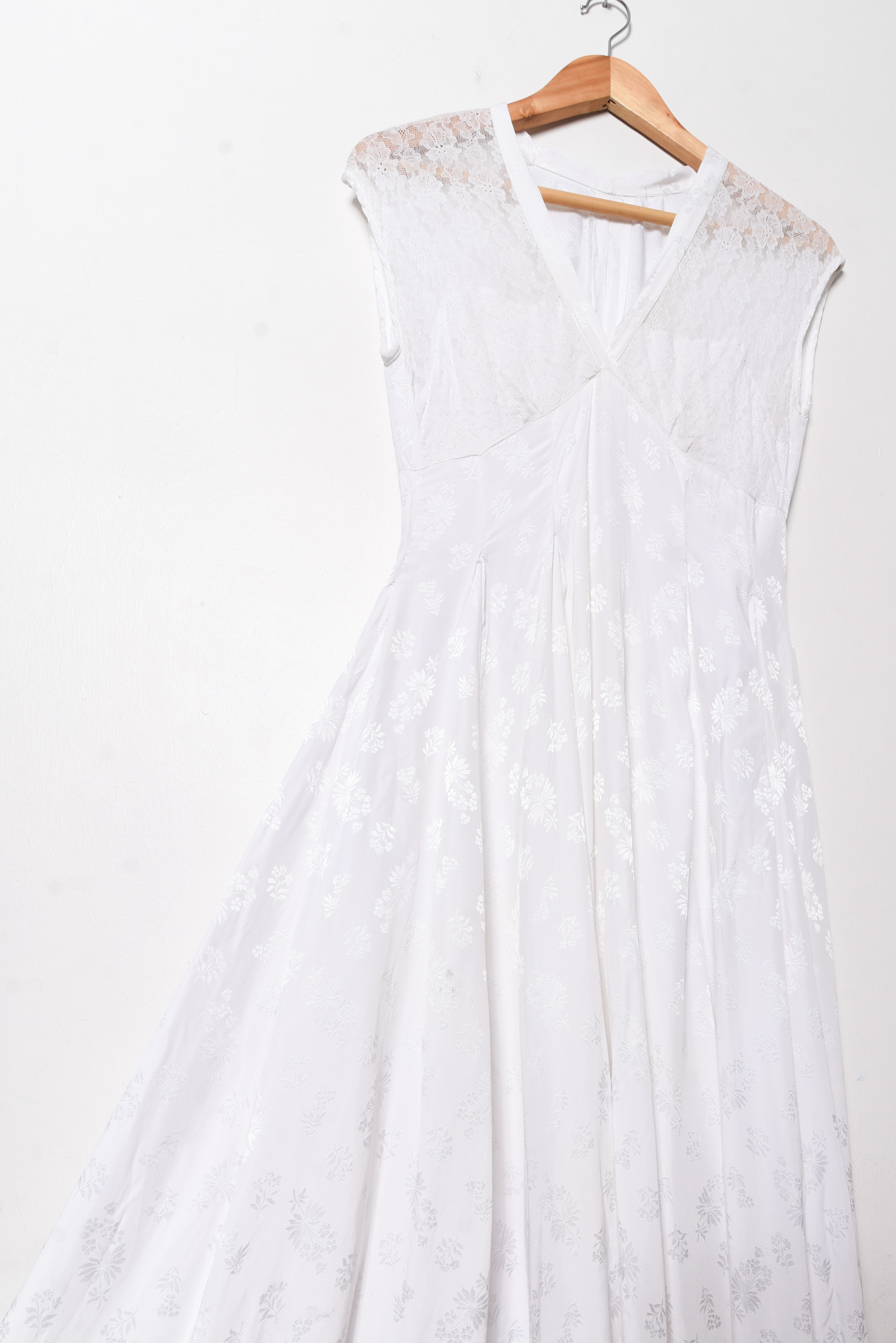 Maxi vestido blanco brocato 70s