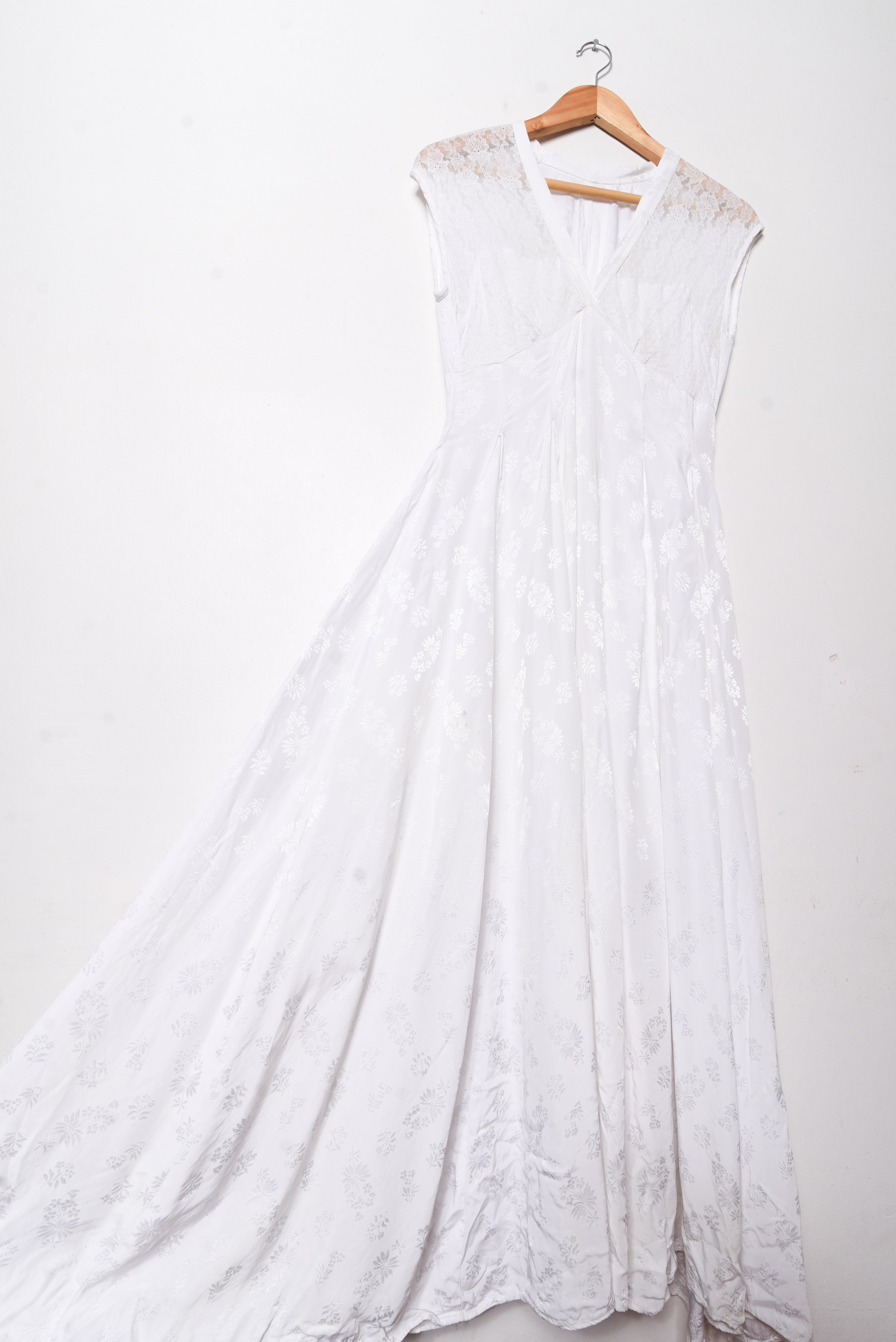 Maxi vestido blanco brocato 70s