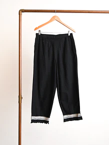 Pantalón negro y gingham