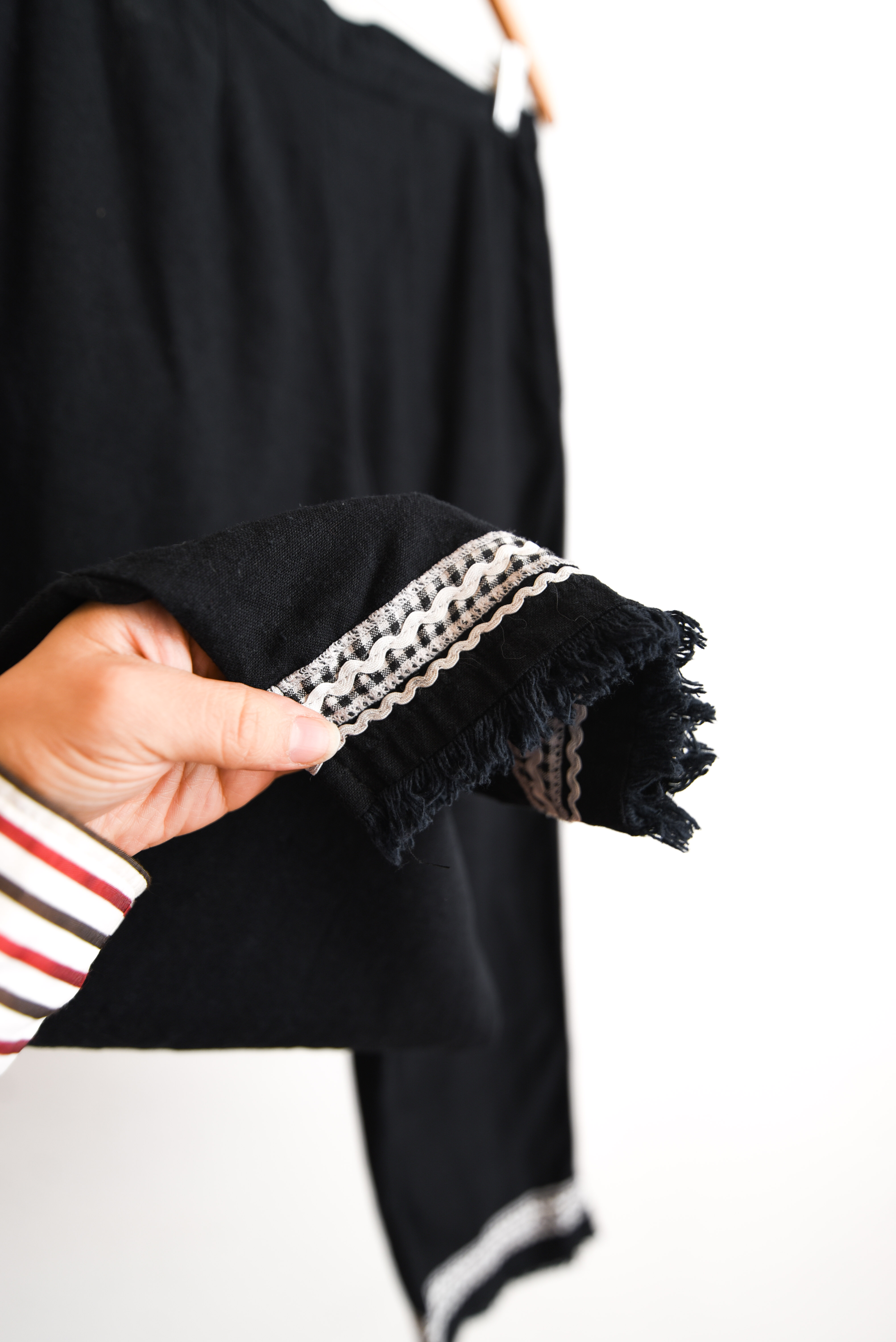 Pantalón negro y gingham