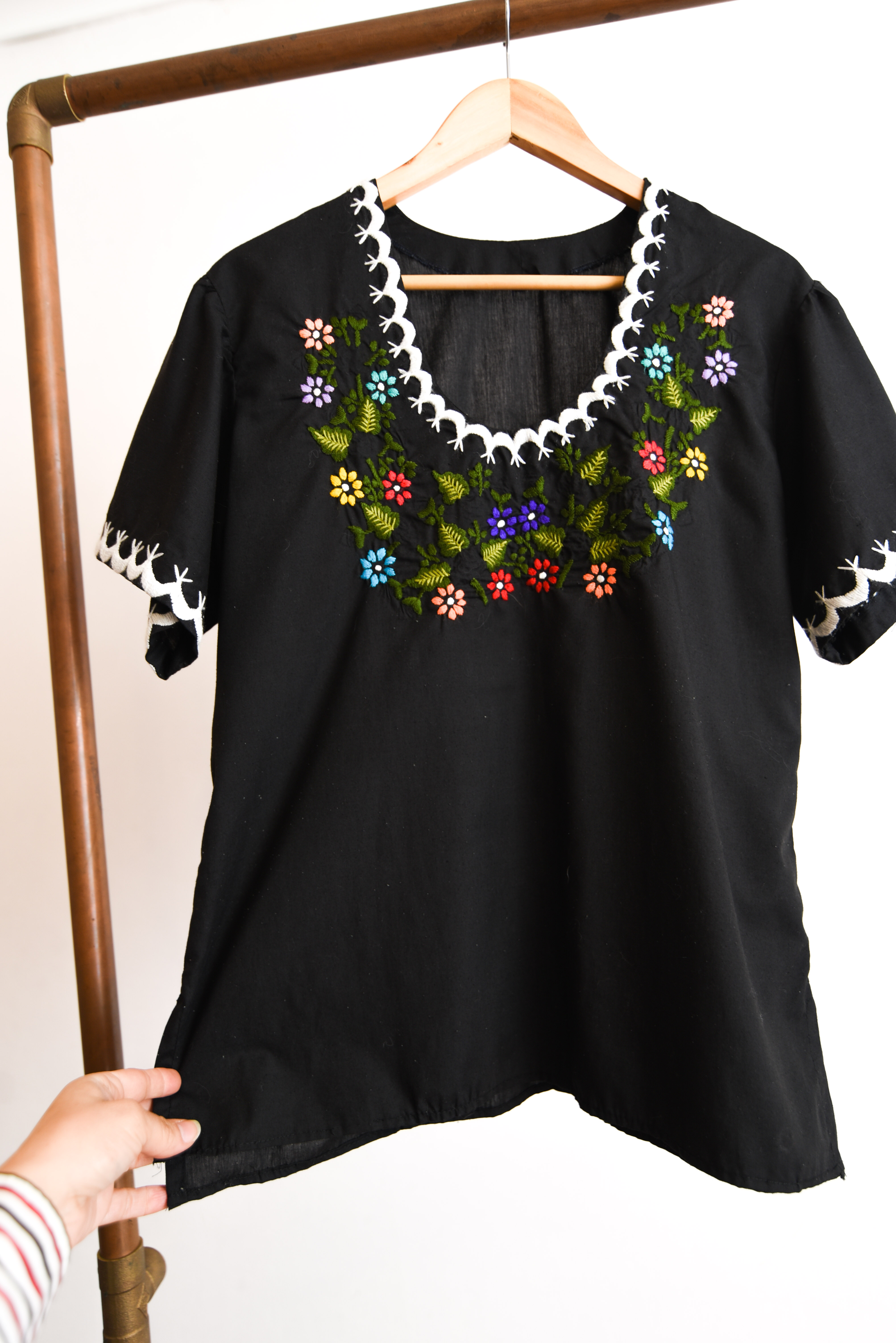 Blusa negra bordada vintage handmade
