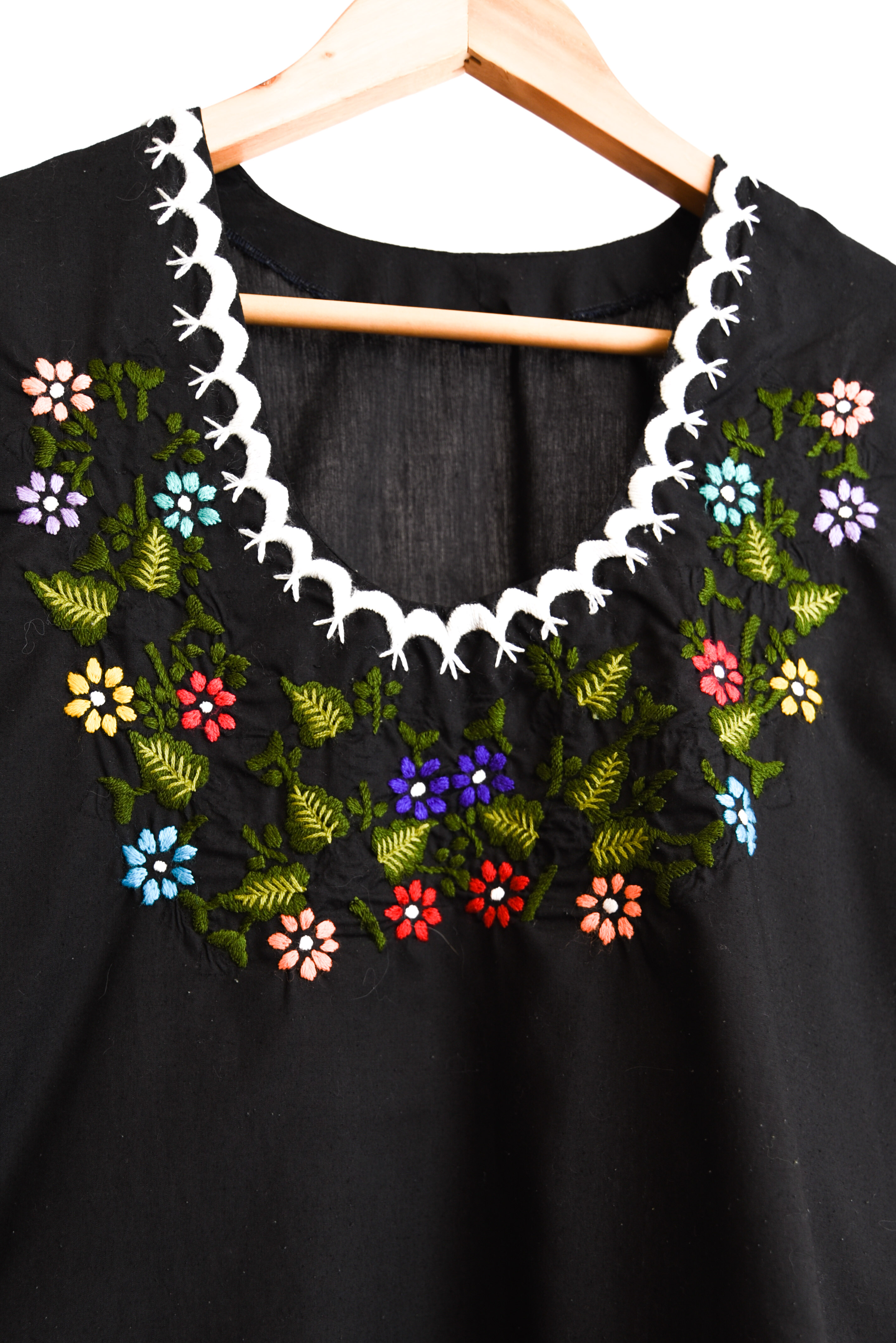 Blusa negra bordada vintage handmade