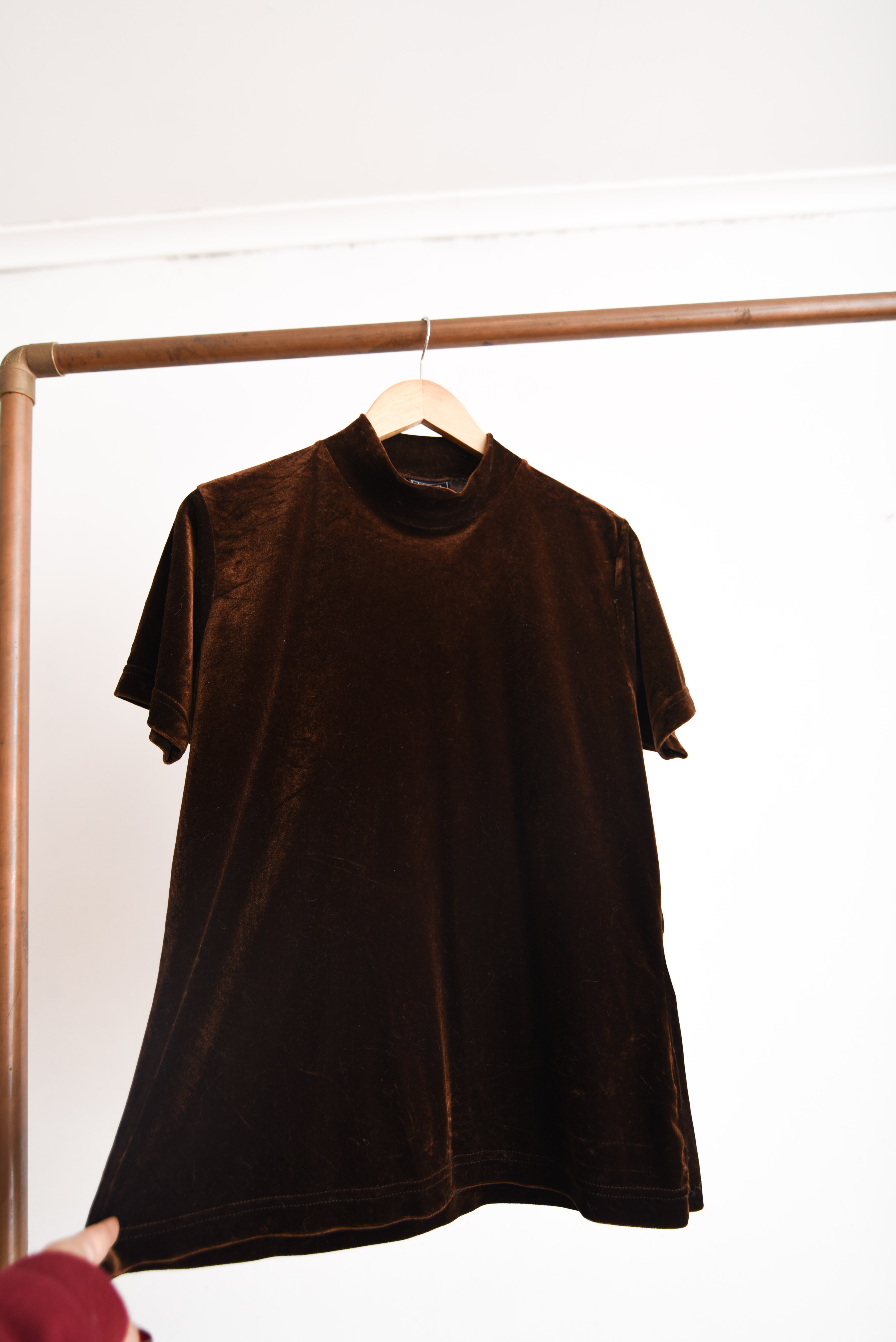 Polera café velvet 90s