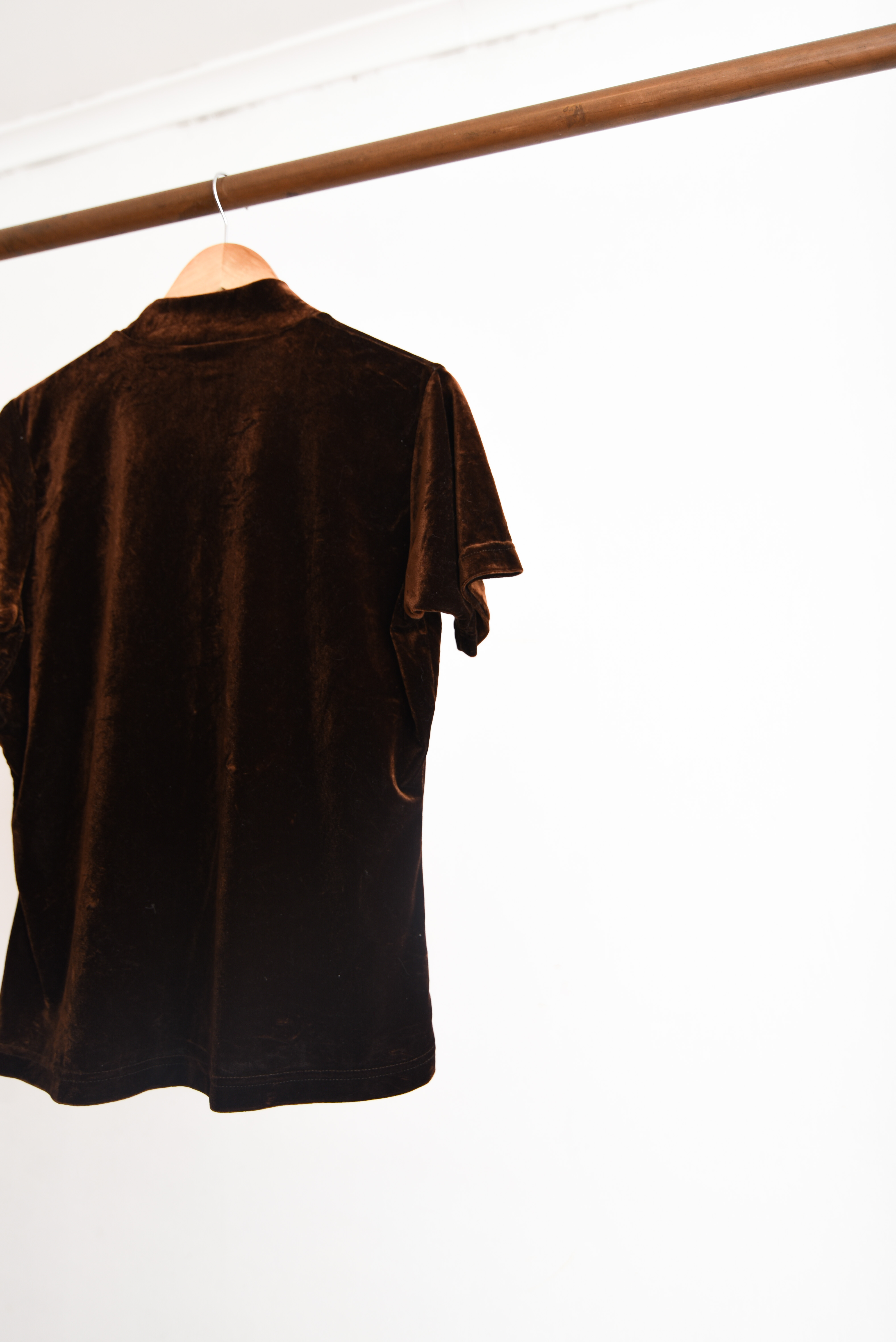 Polera café velvet 90s
