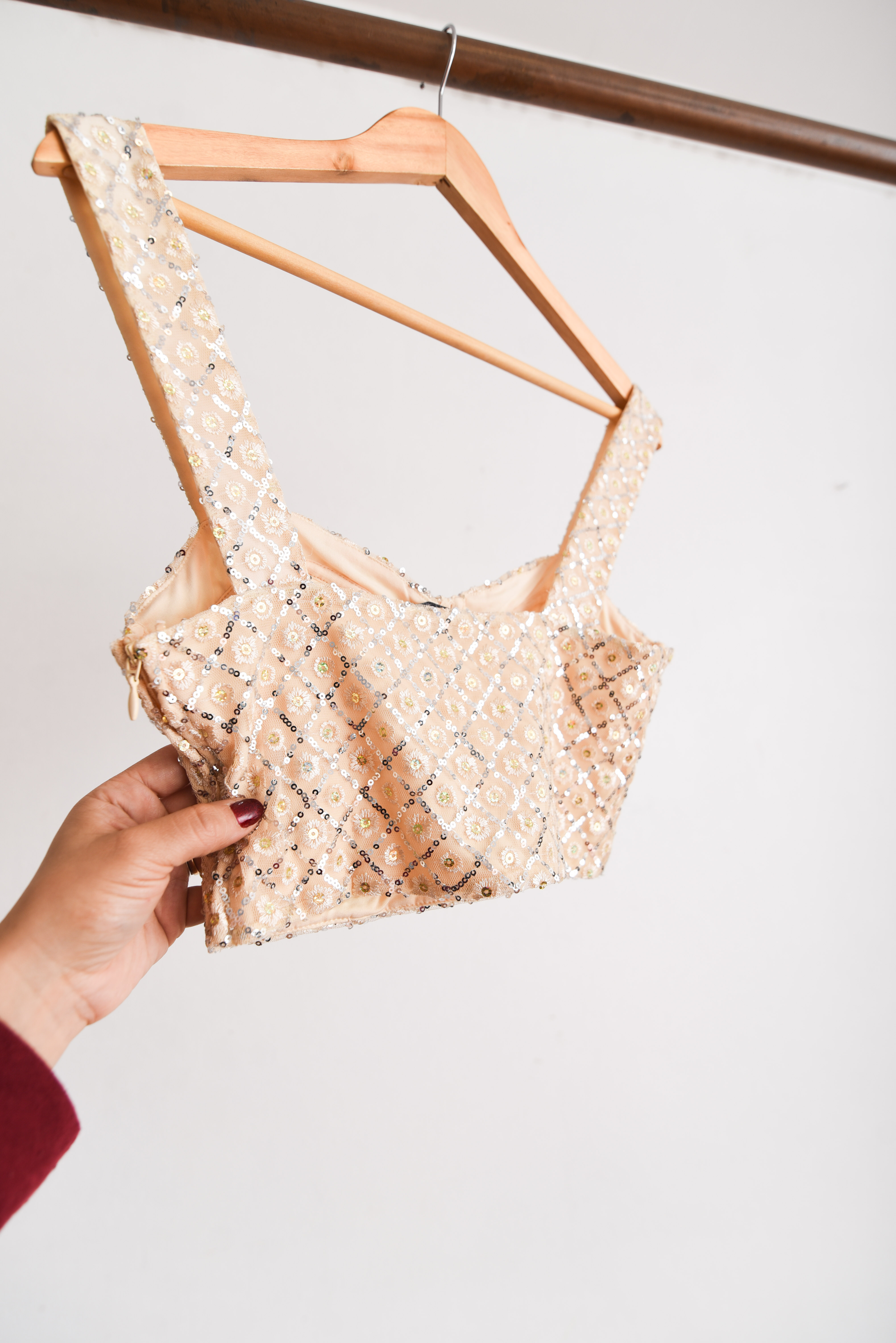 Top marfil brillos y lentejuelas