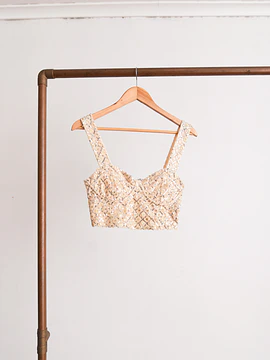 Top marfil brillos y lentejuelas