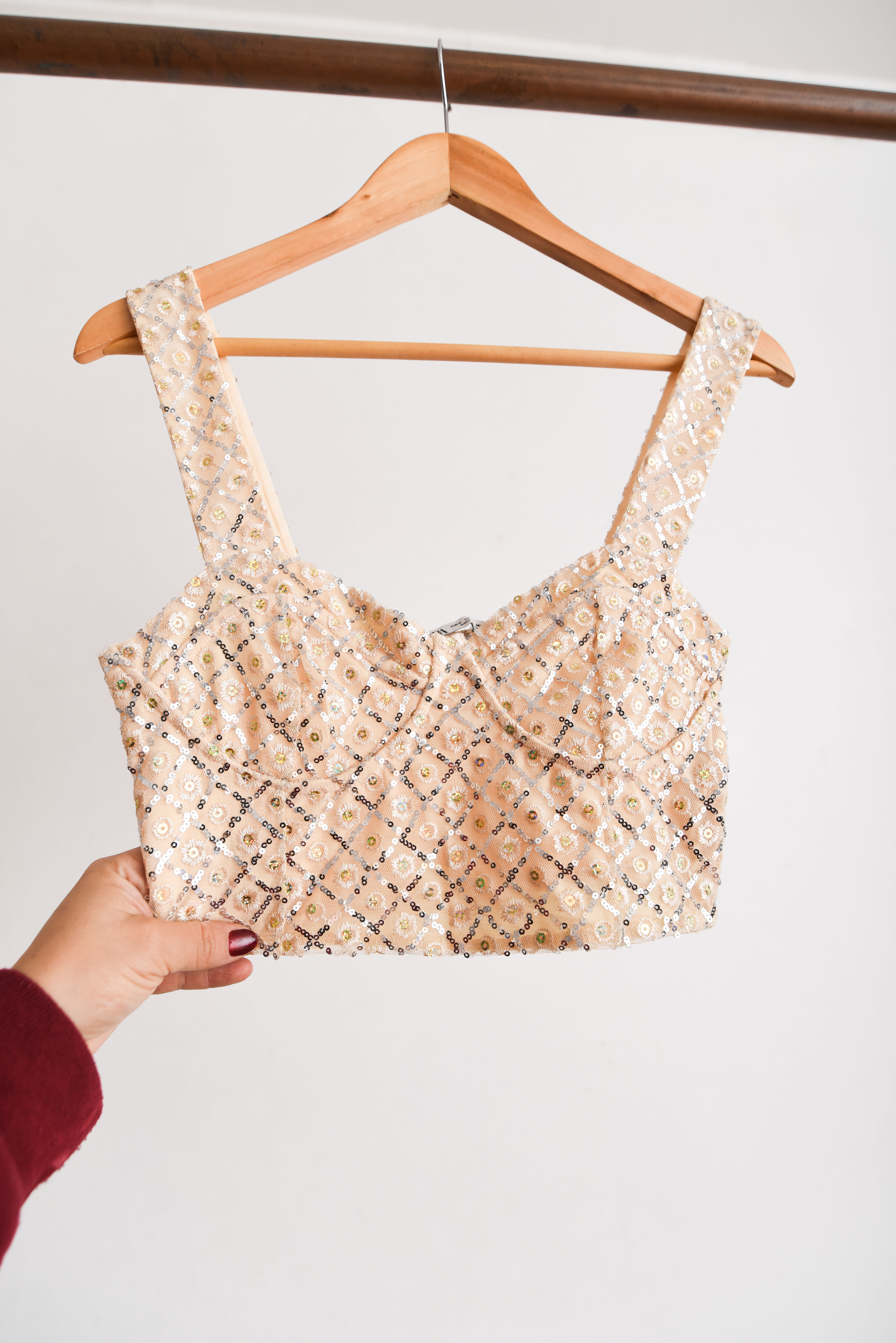 Top marfil brillos y lentejuelas