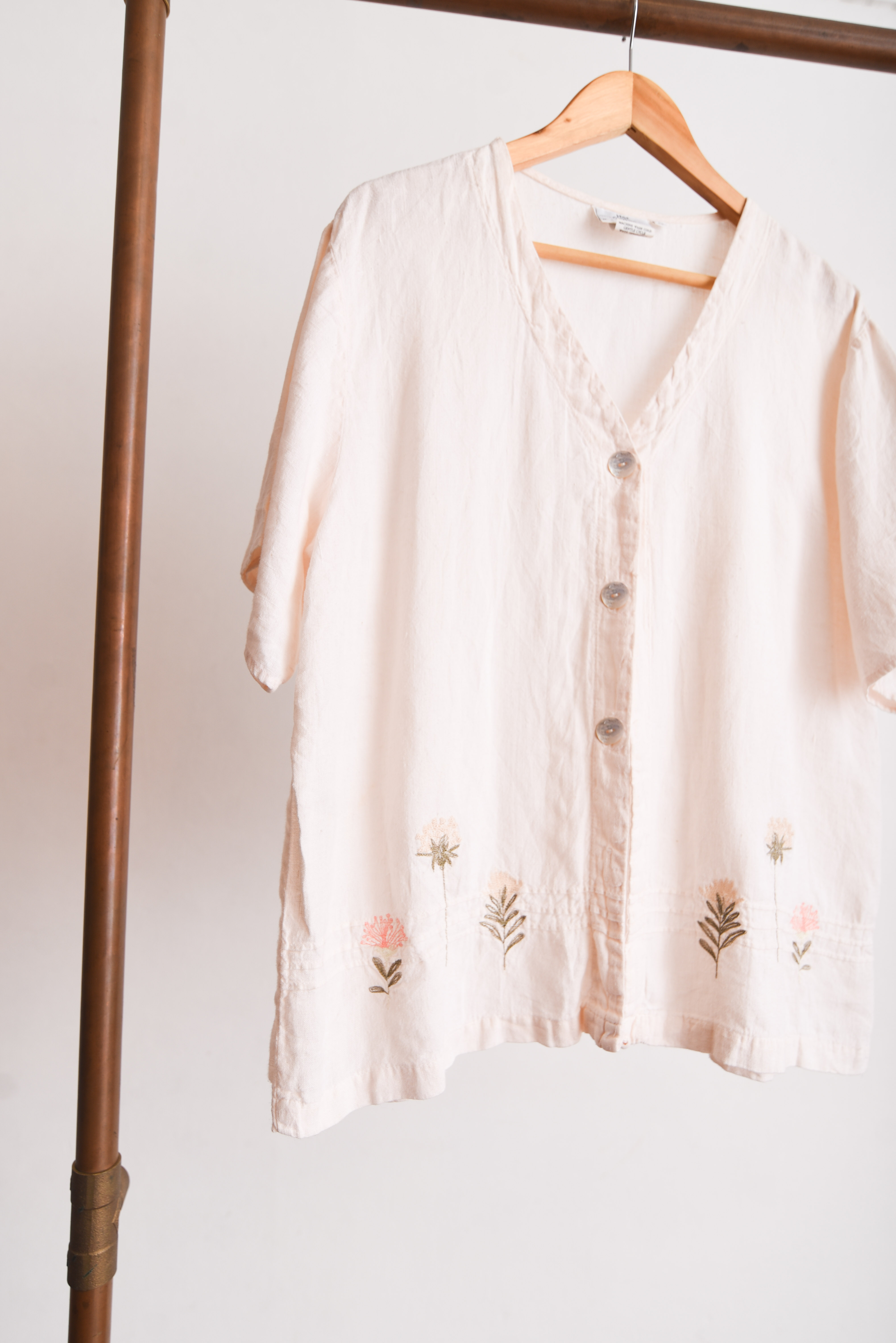 Blusa lino flores bordadas