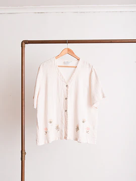 Blusa lino flores bordadas