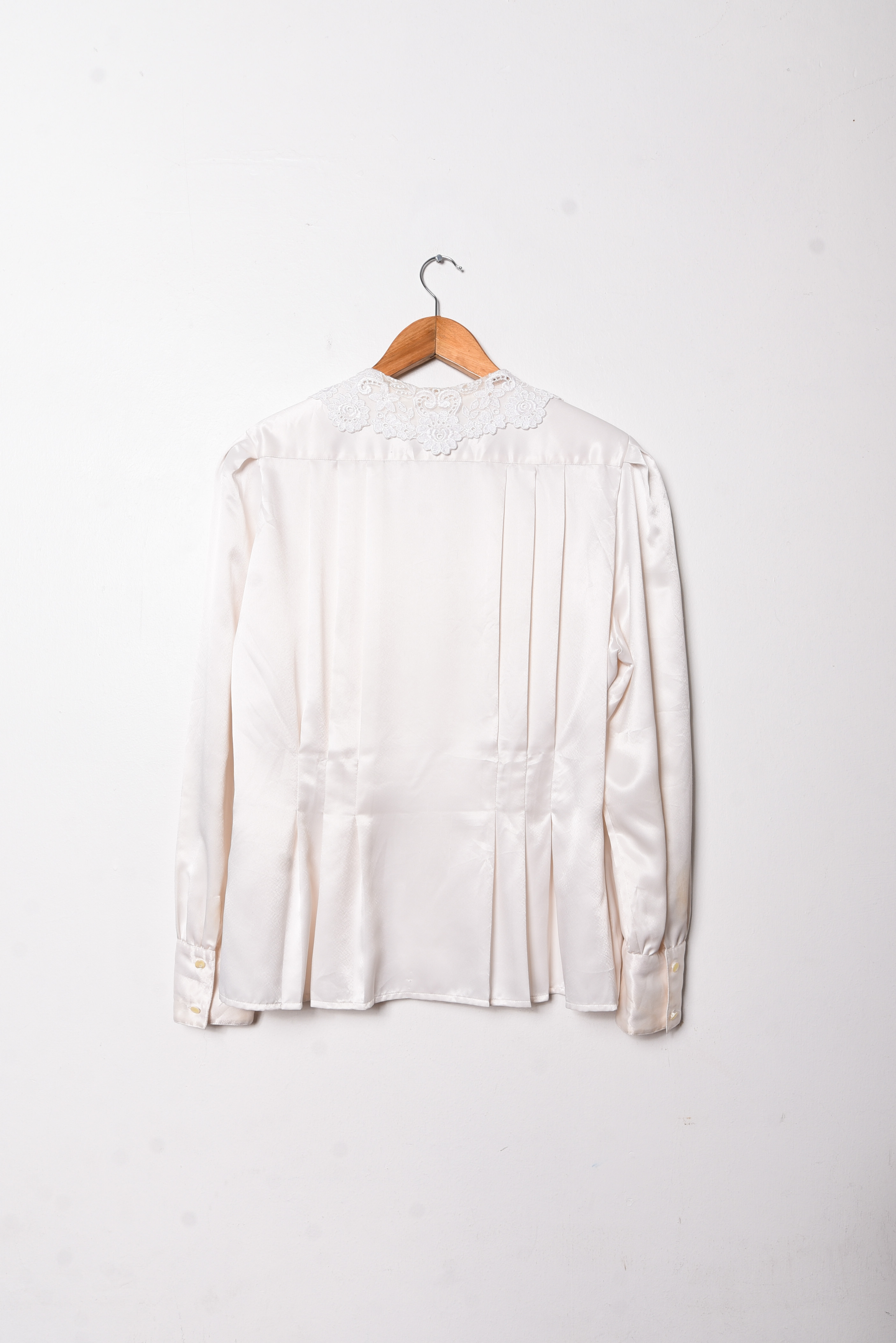 Blusa vintage satín cuellito