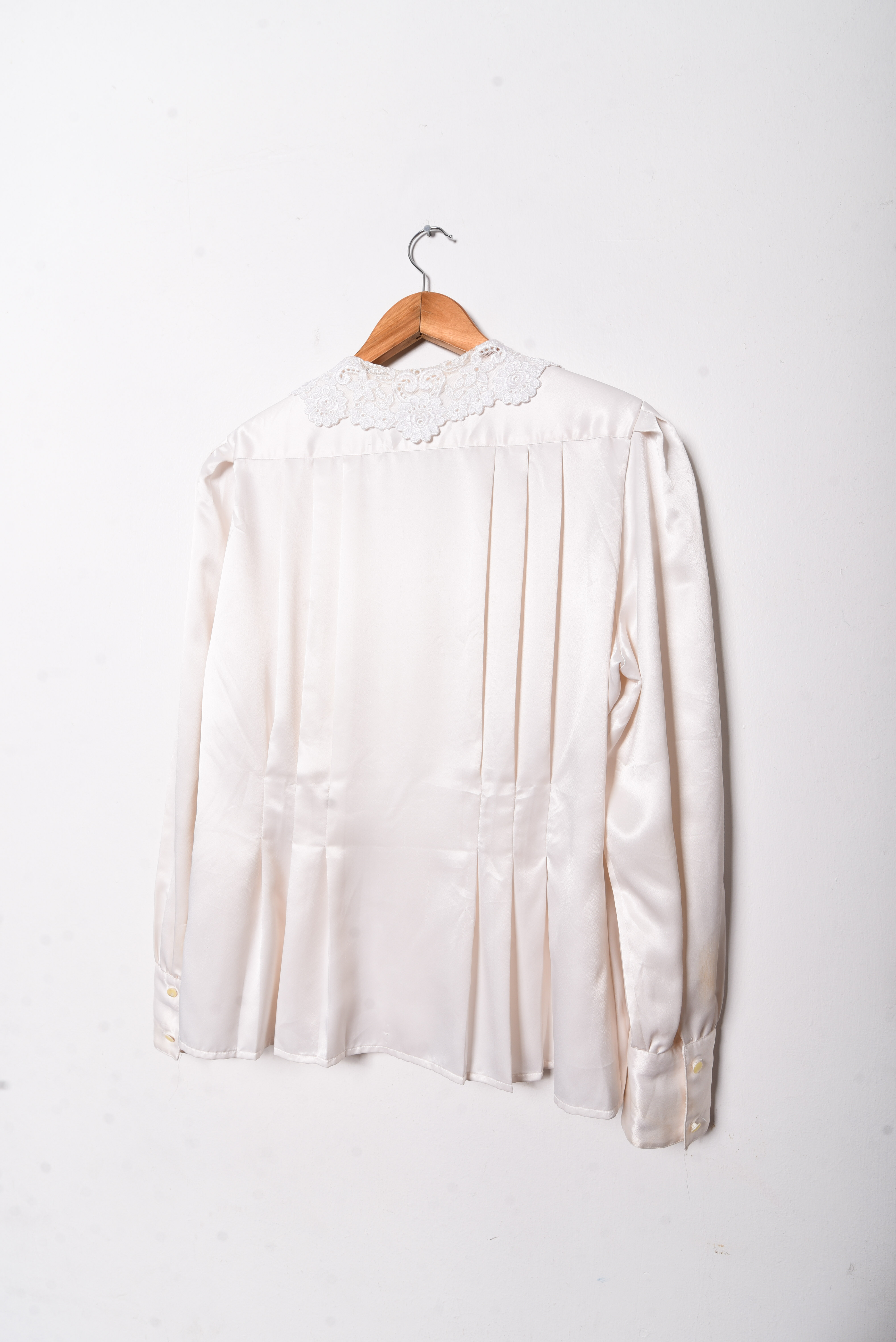 Blusa vintage satín cuellito