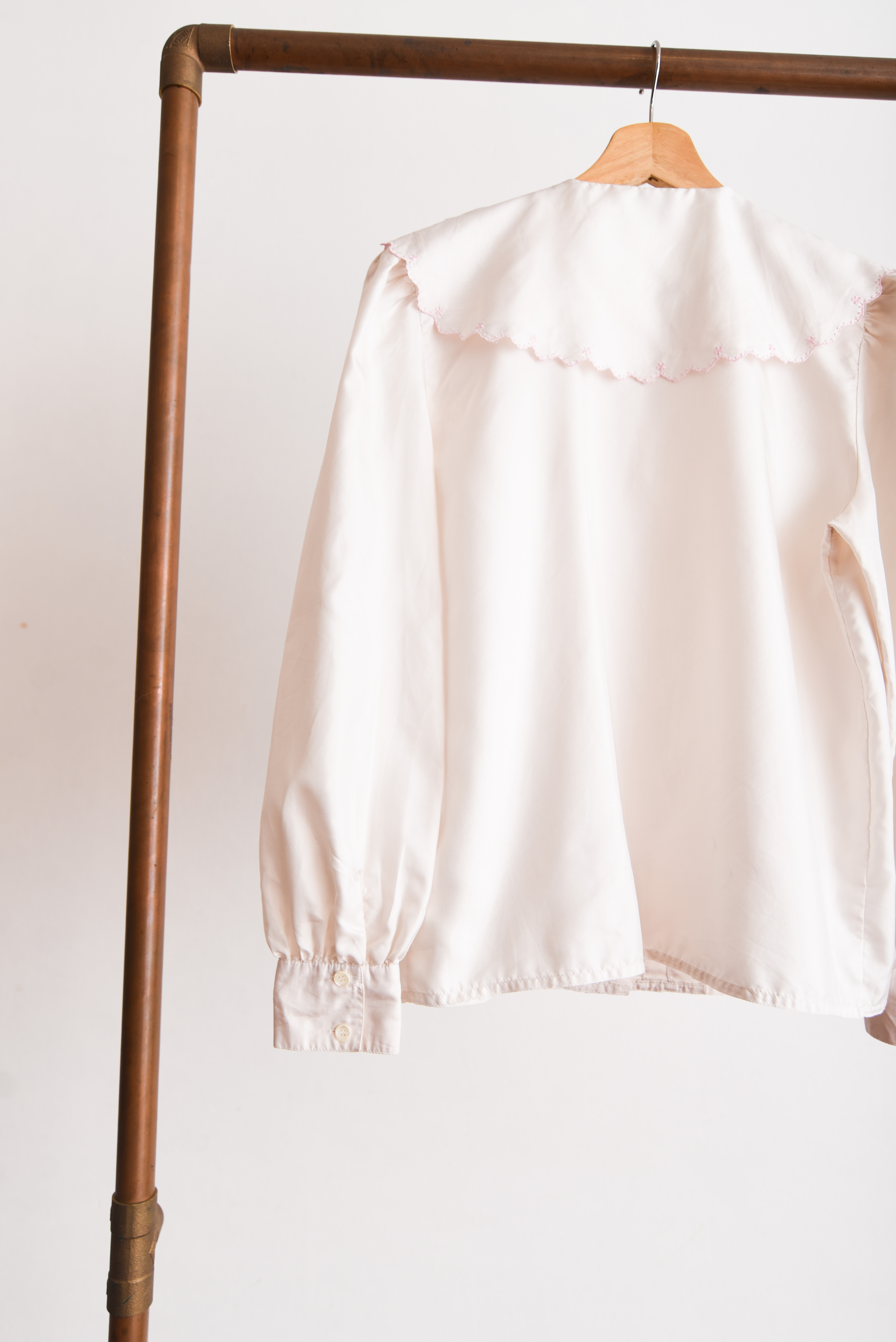 Blusa vintage marfil cuello bobo bordado