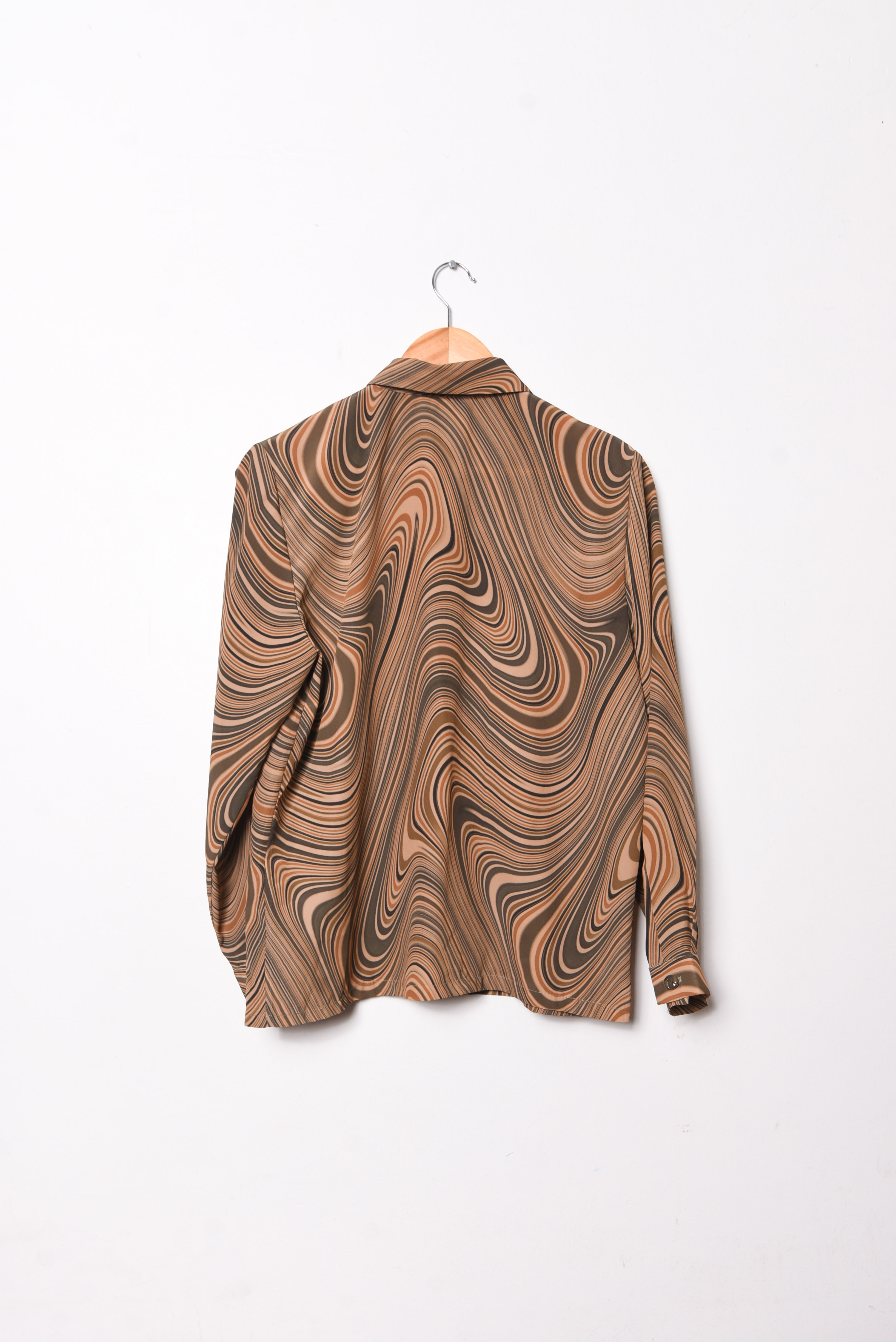Blusa café y verde ondas