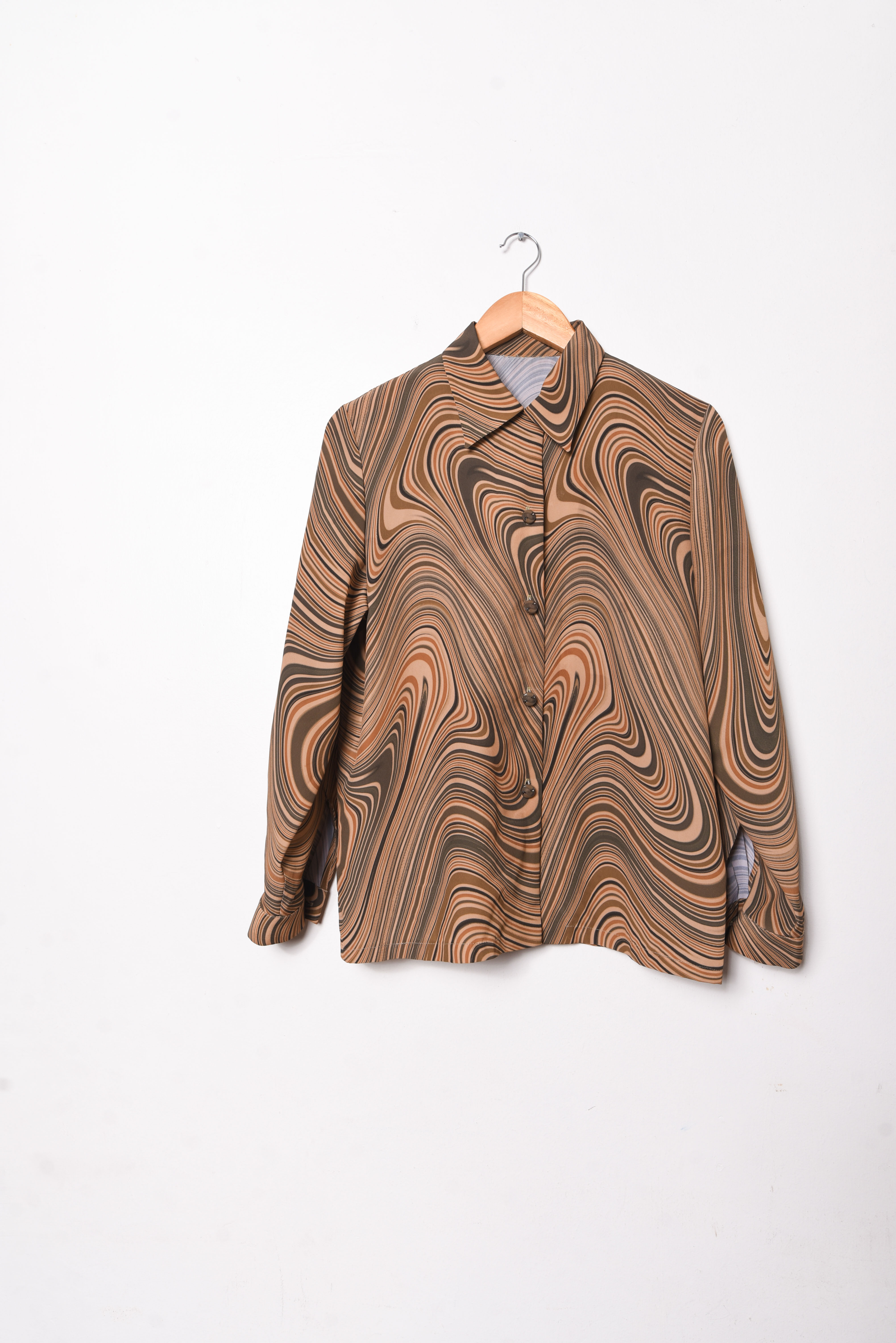 Blusa café y verde ondas