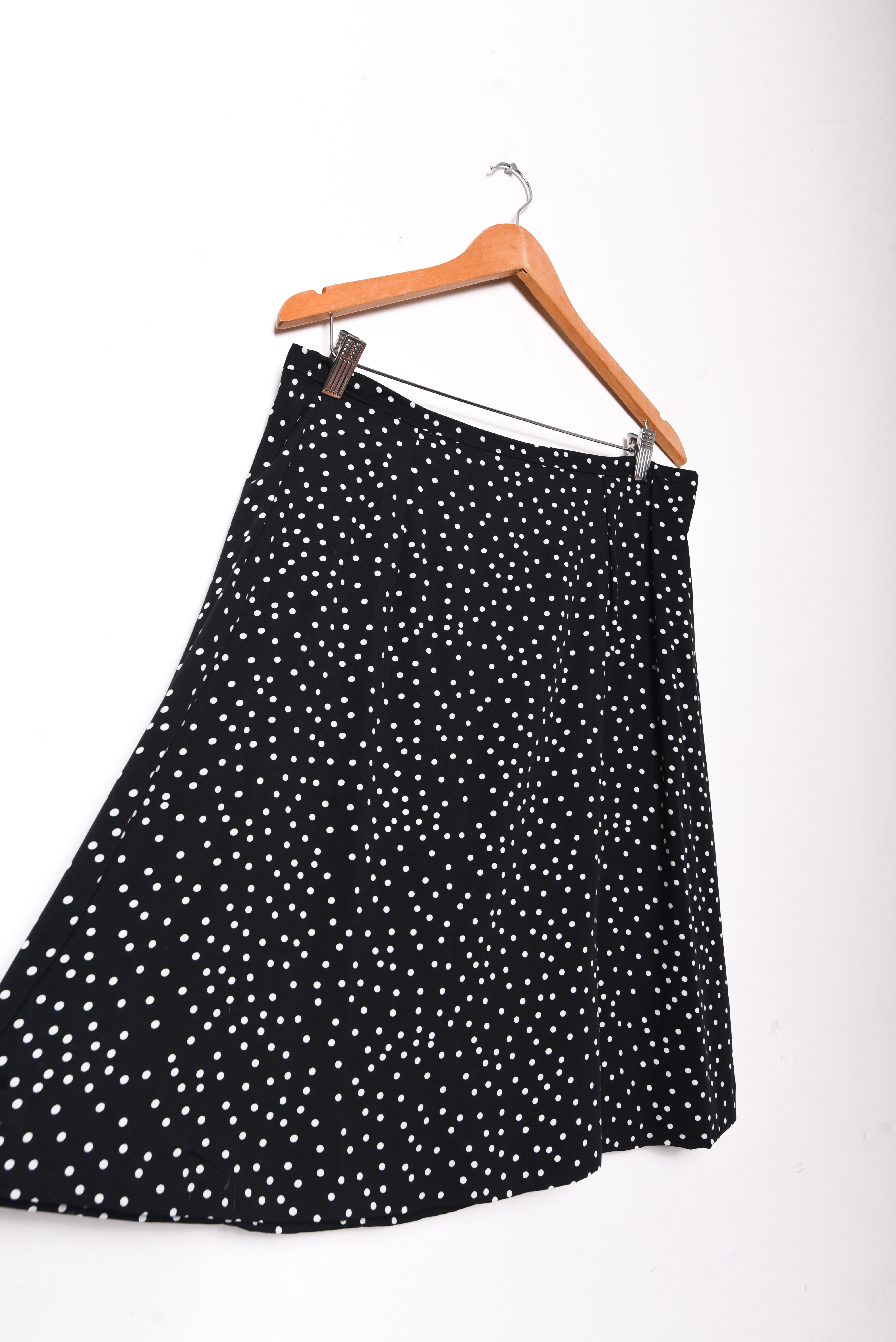 Falda negra polka dots