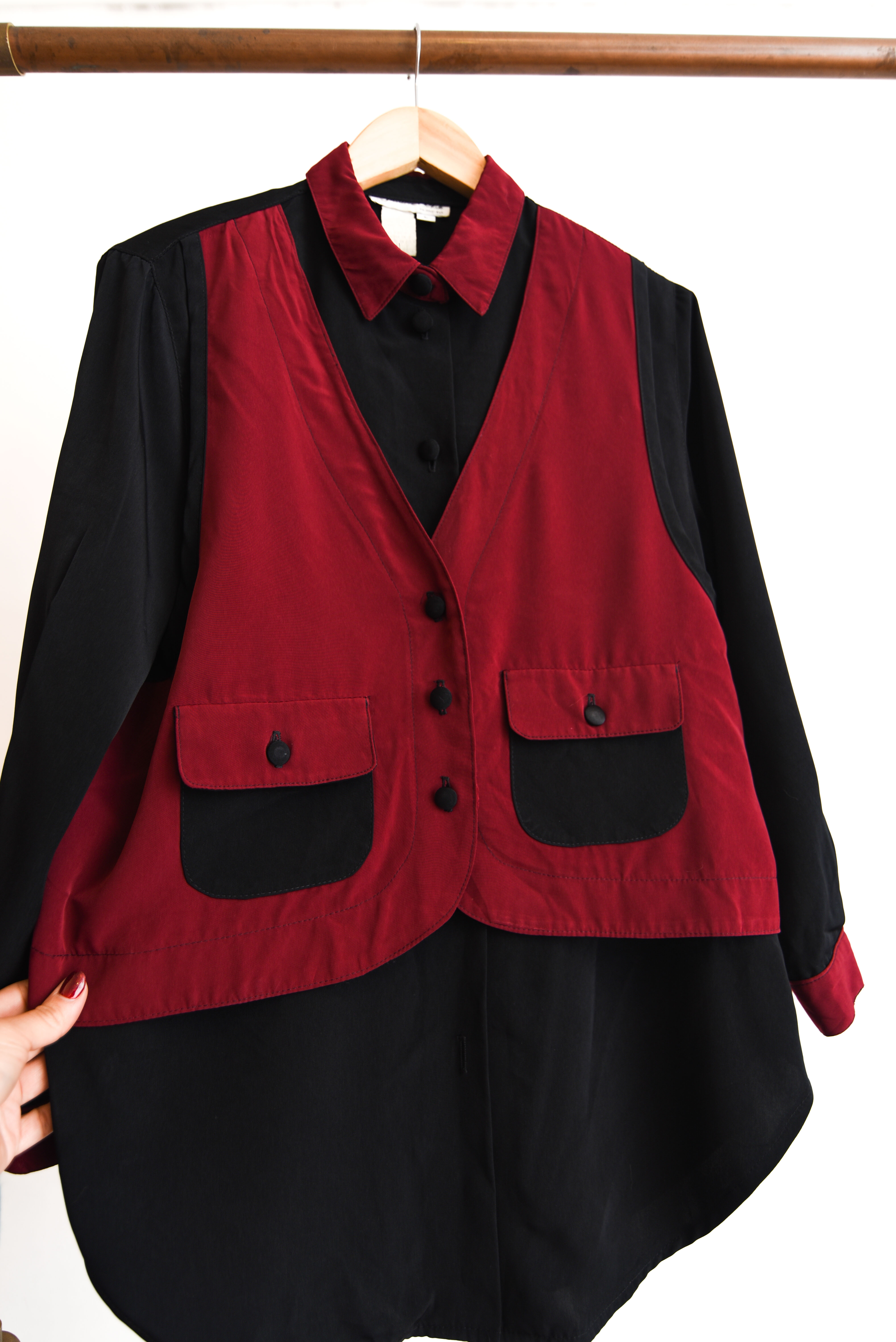 Blusa negra y burdeo vest vintage