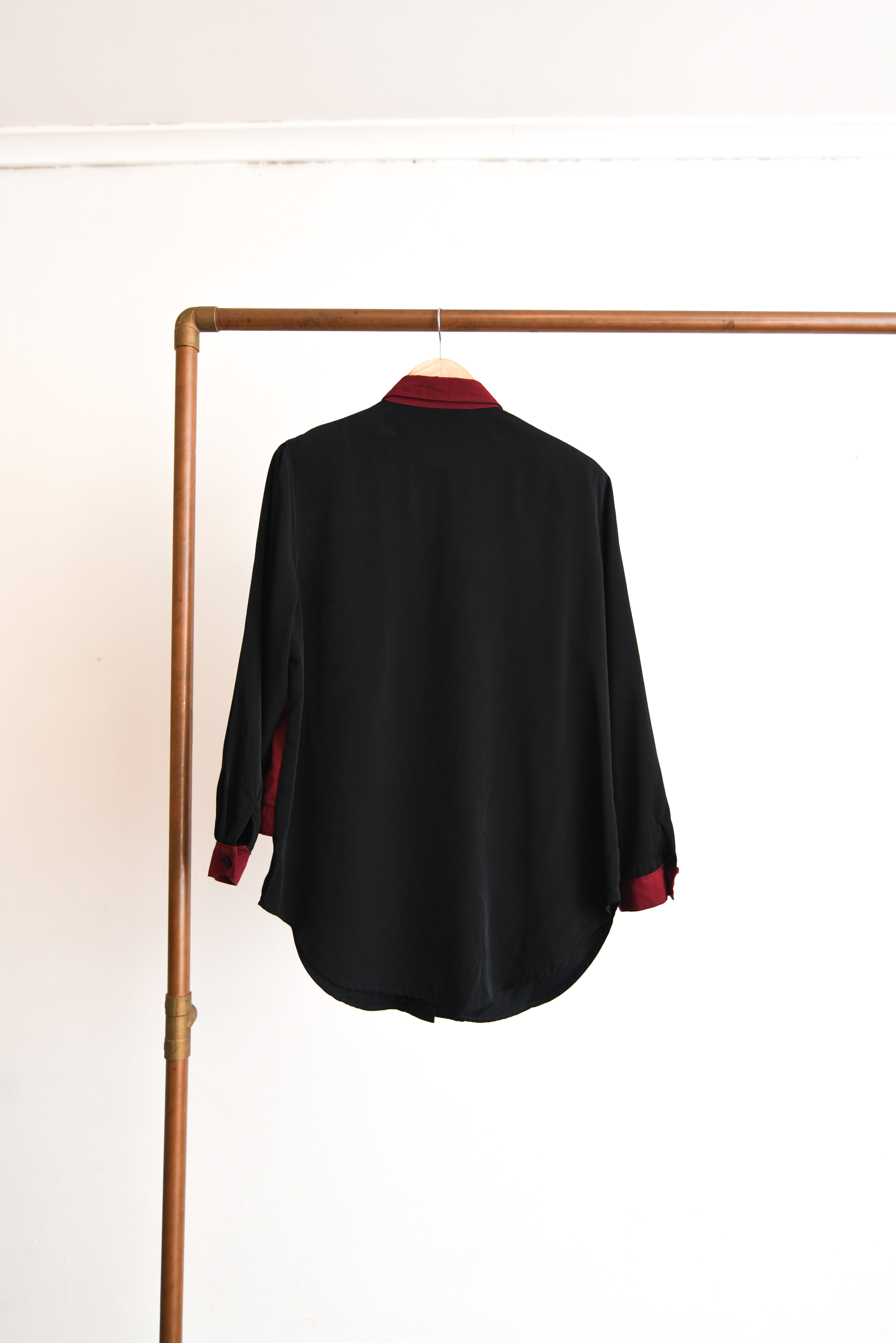 Blusa negra y burdeo vest vintage