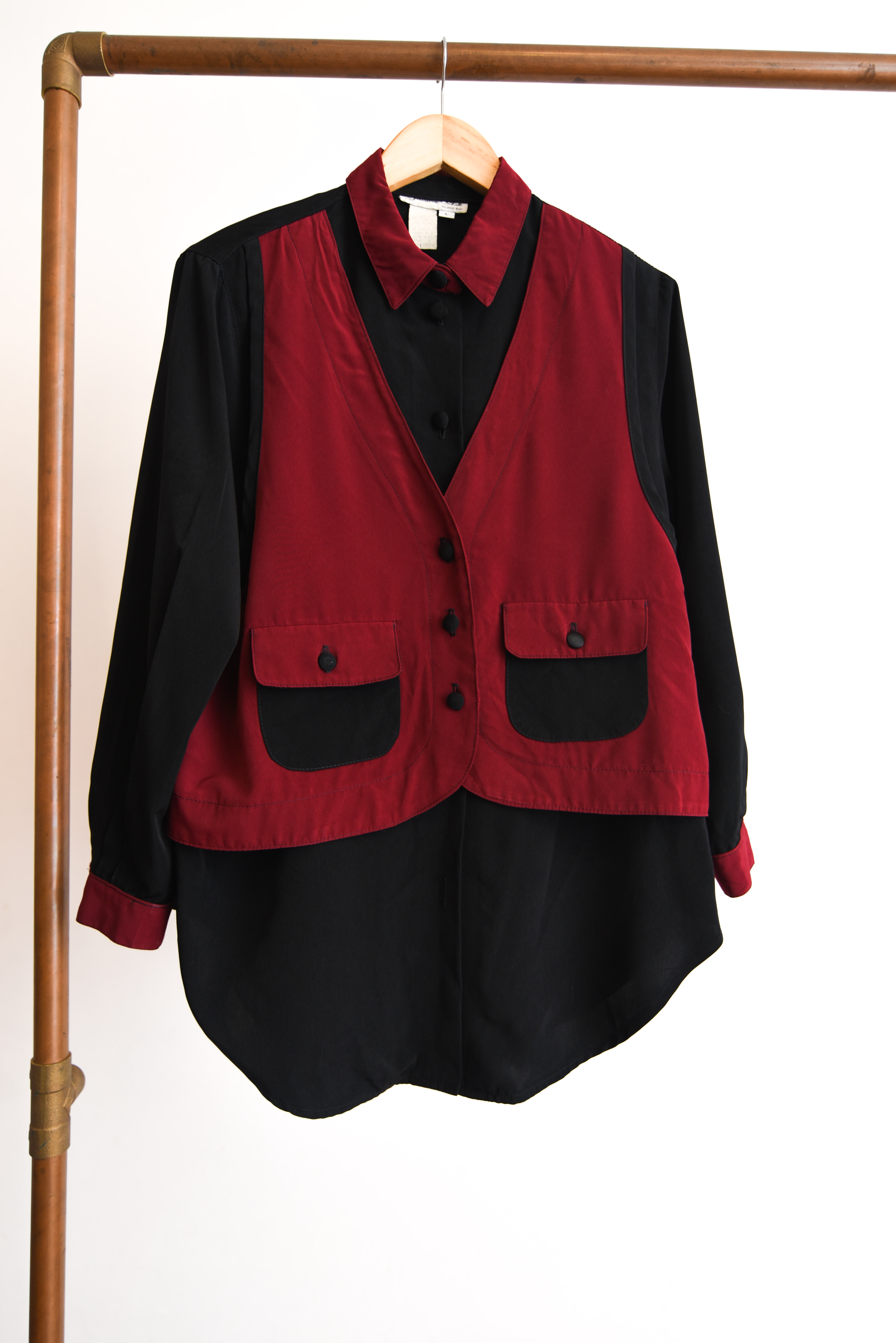 Blusa negra y burdeo vest vintage
