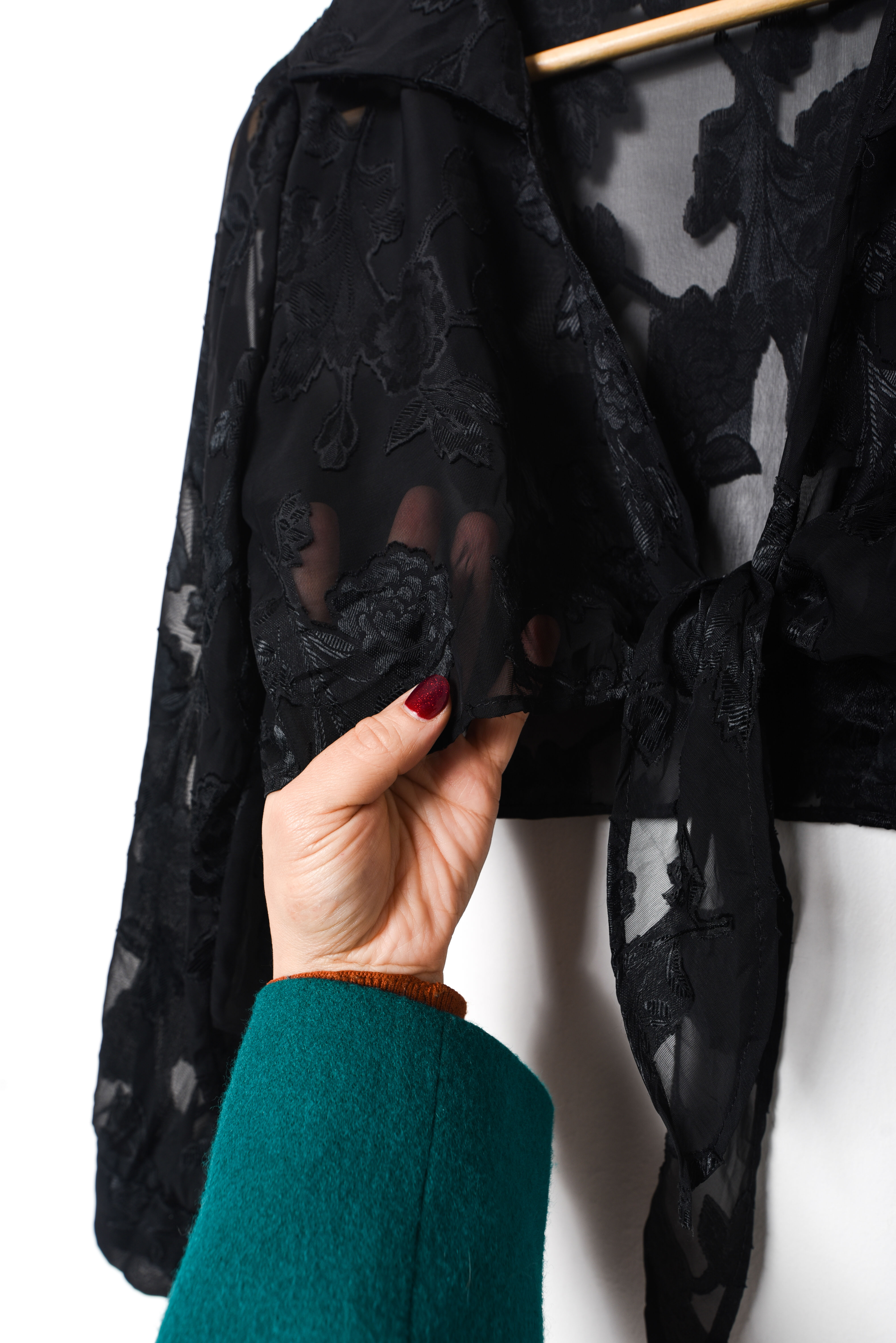 Blusa crop negra taslucida 90s