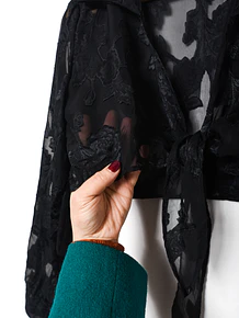 Blusa crop negra taslucida 90s