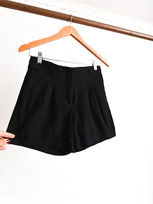 Short negro tiro alto