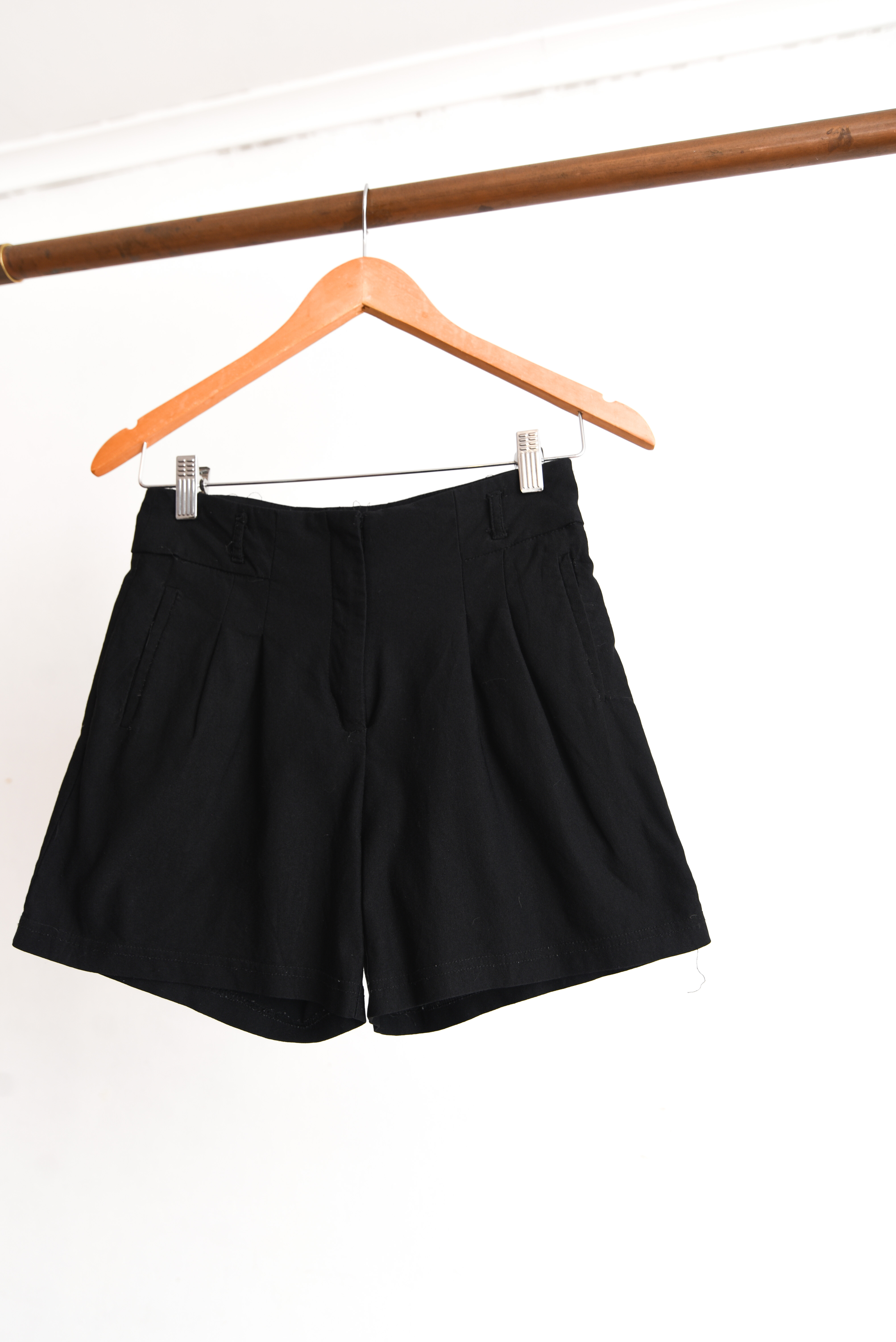 Short negro tiro alto