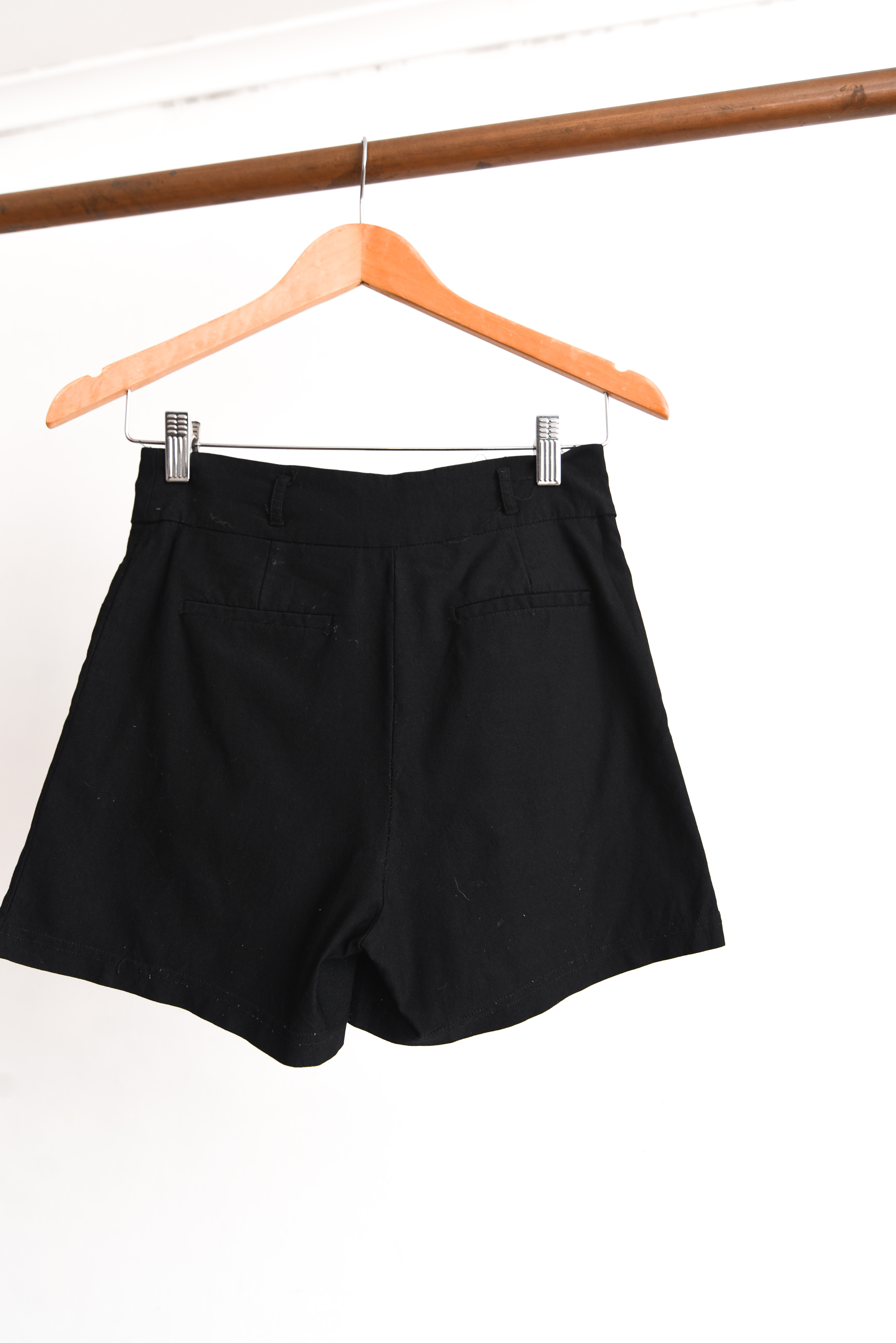 Short negro tiro alto