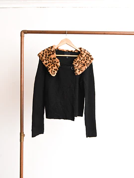 Cardigan negro cuellito animal print