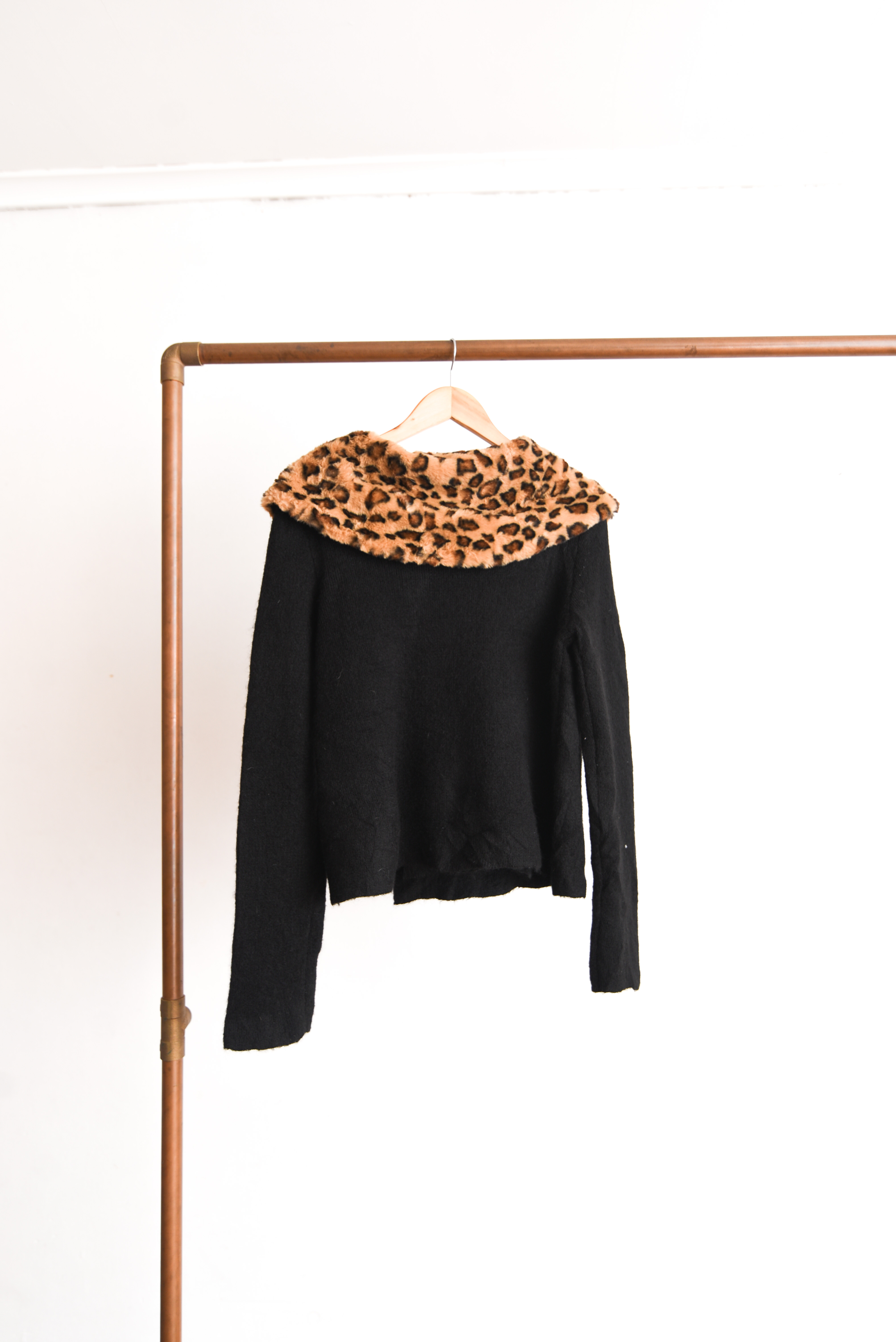 Cardigan negro cuellito animal print