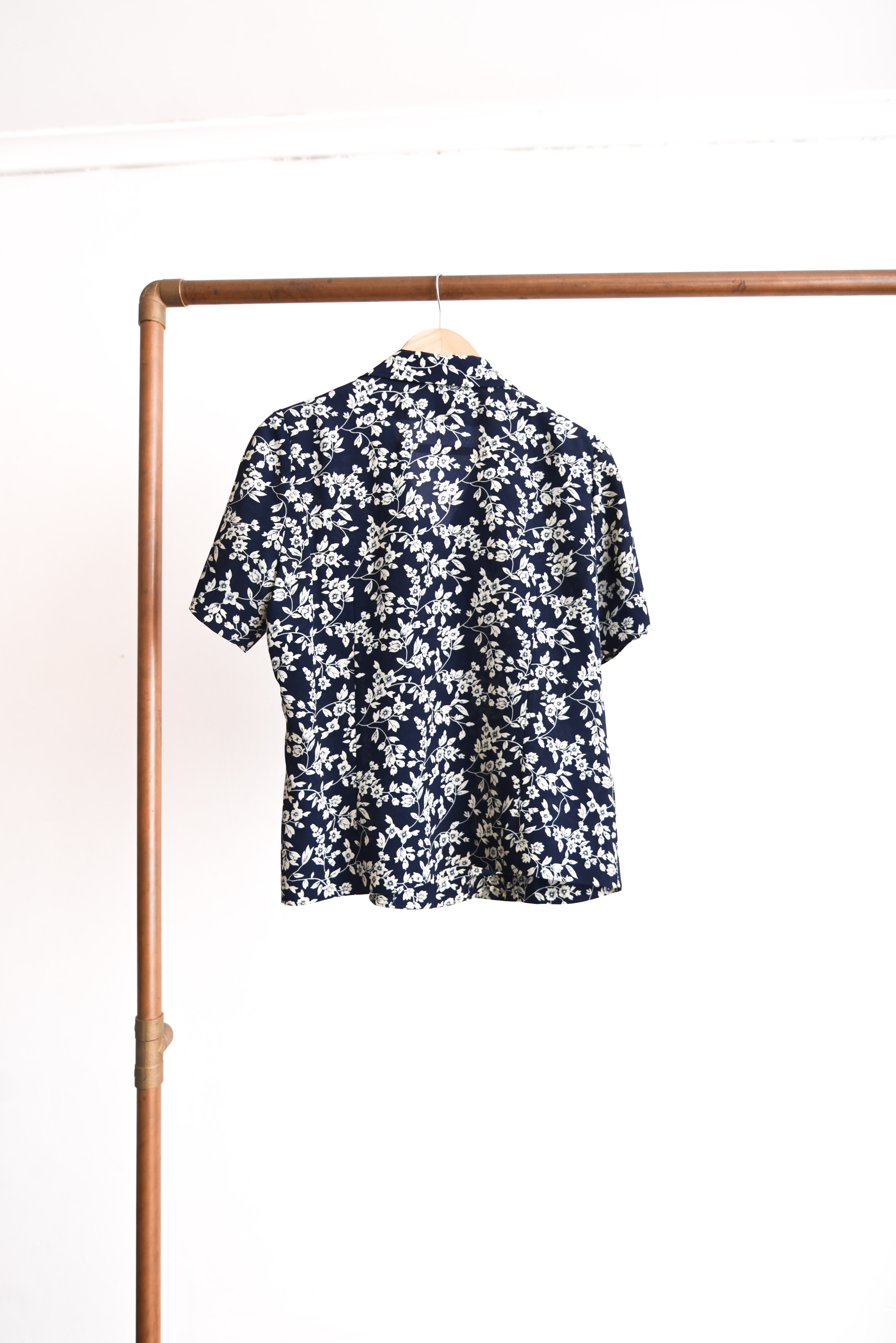 Blusa azul marino floral vintage