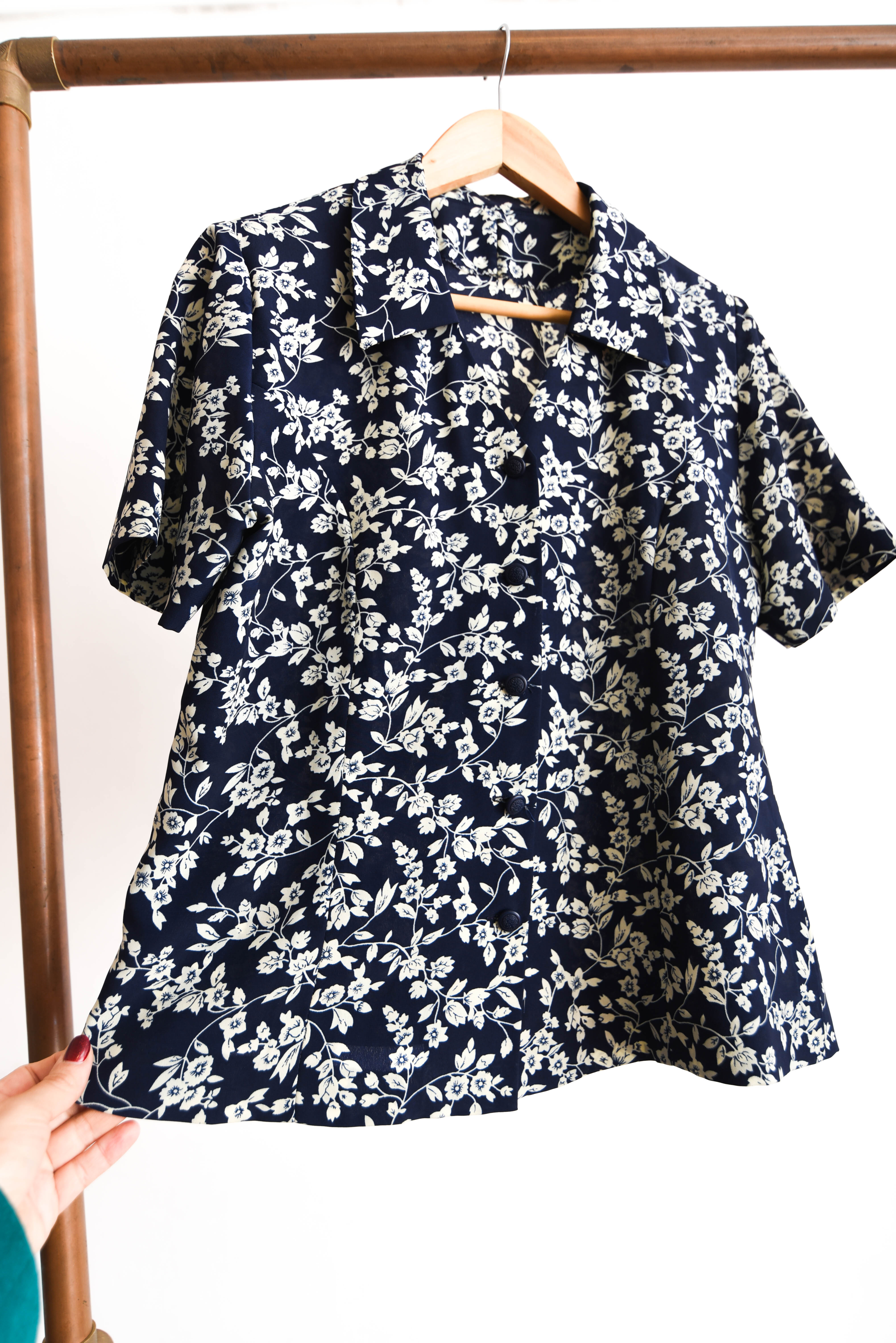 Blusa azul marino floral vintage