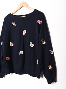 Polerón azul navy floral bordado
