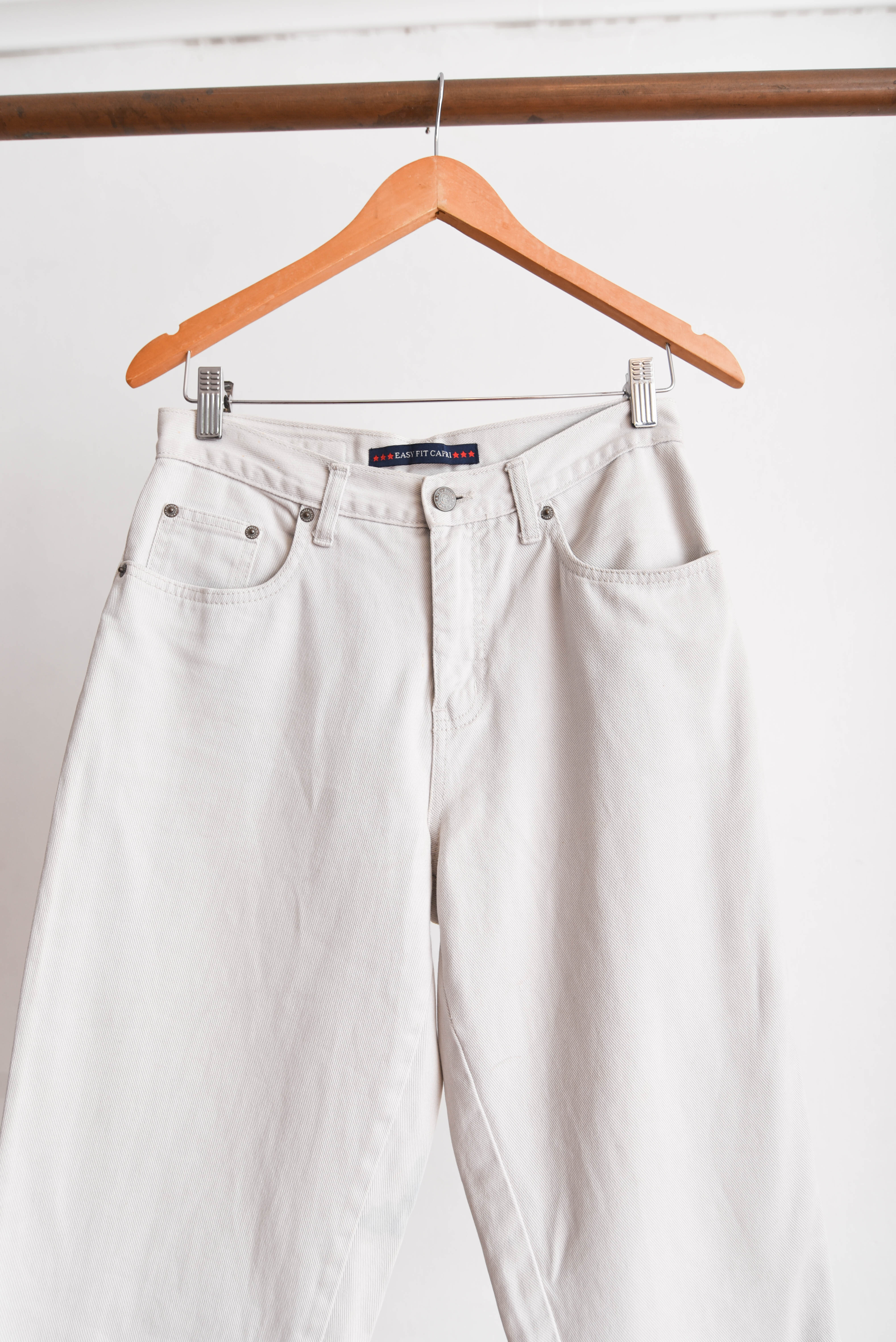 Pantalón denim capri perla