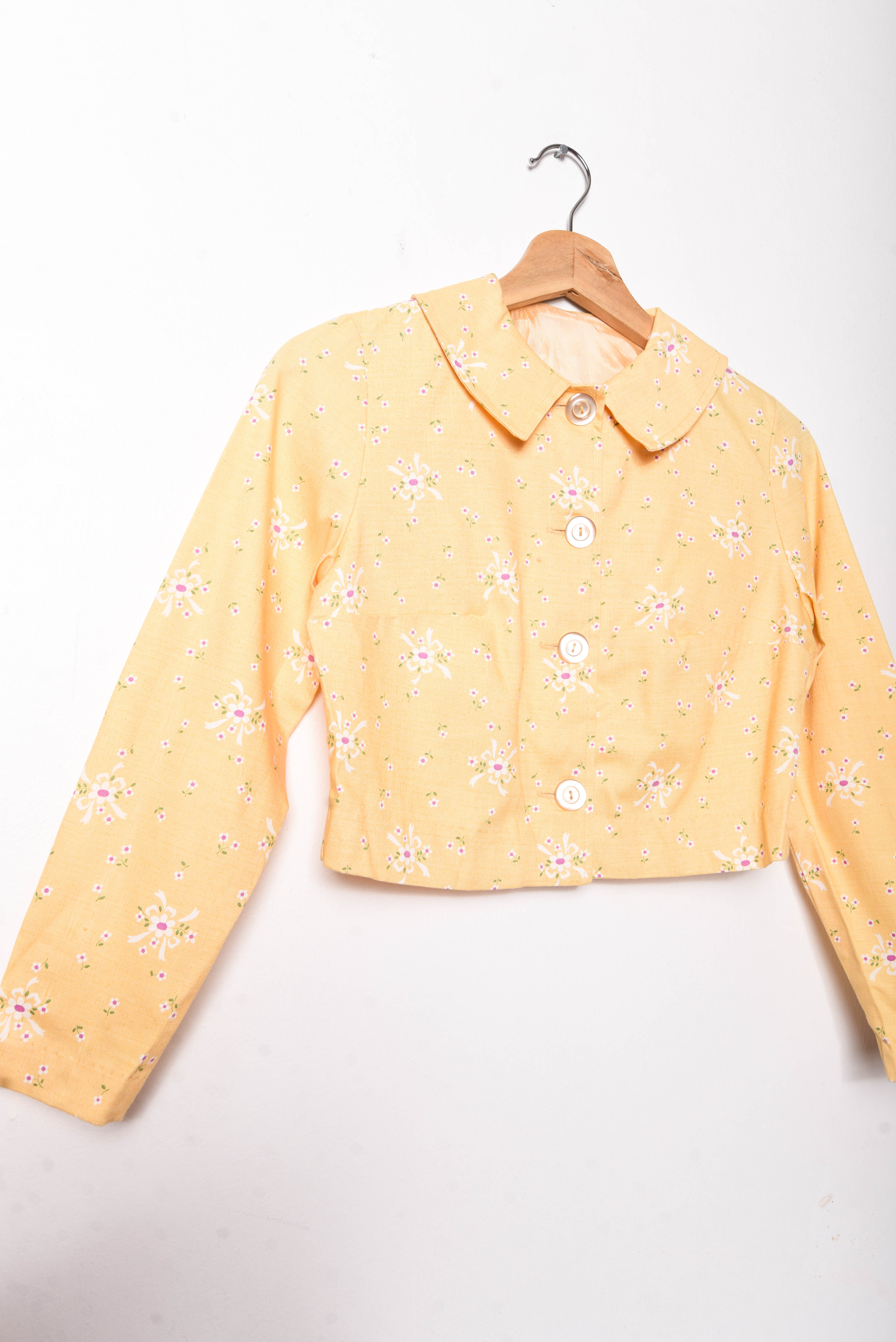 Chaqueta amarilla florecitas 60s